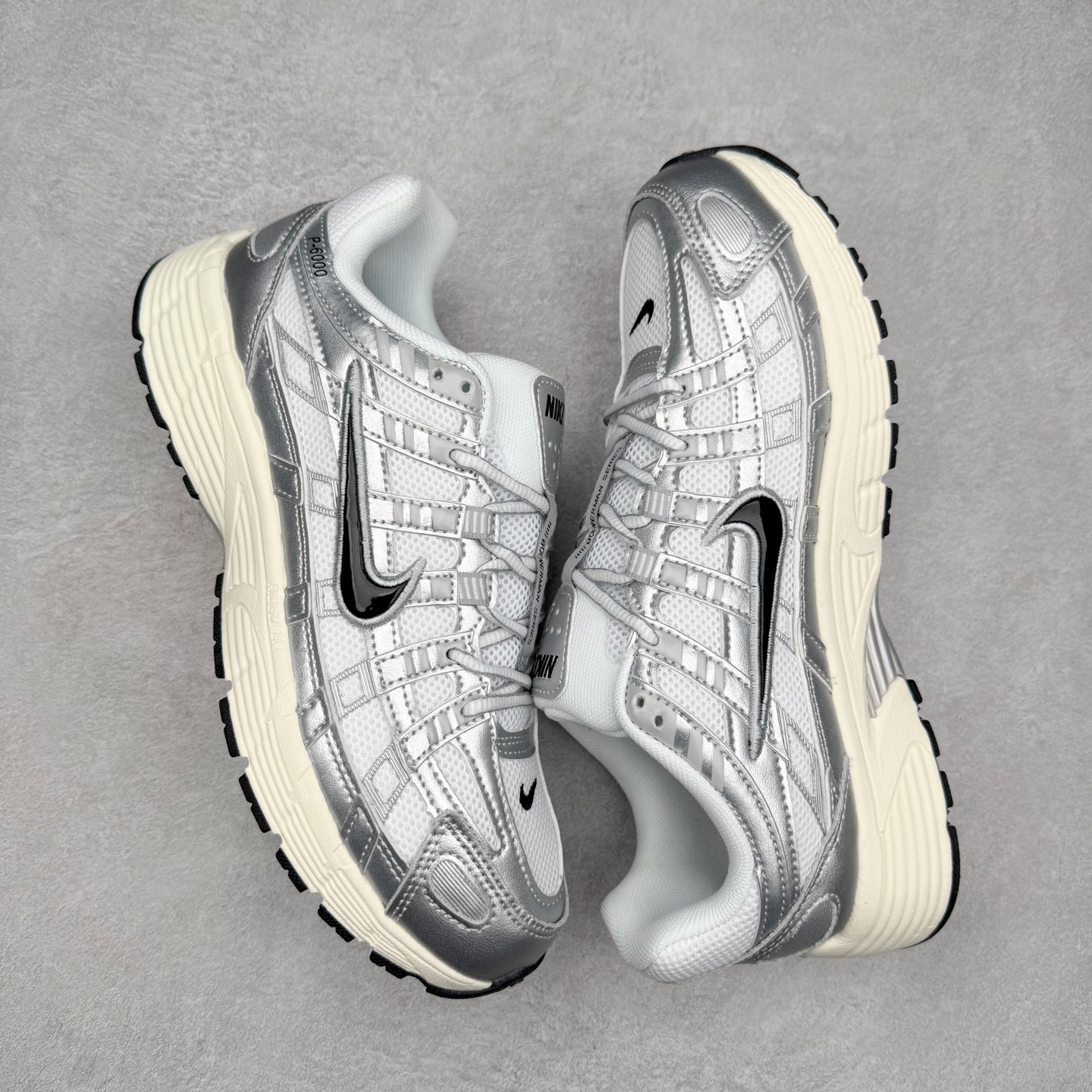 图片[3]-NK P-6000 系列低帮复古老爹风休闲运动舒适慢跑鞋 CD6404-105 融合 Pegasus 过往运动鞋设计 助力 21 世纪早期跑步运动跃升时尚新高度 采用透气网眼布、运动风格线条和耐穿覆面 兼具吸睛外观和舒适感受 中底泡绵以田径赛道为灵感 打造厚实设计 缔造出众缓震性能 尺码：36 36.5 37.5 38 38.5 39 40 40.5 41 42 42.5 43 44 44.5 45-选品中心