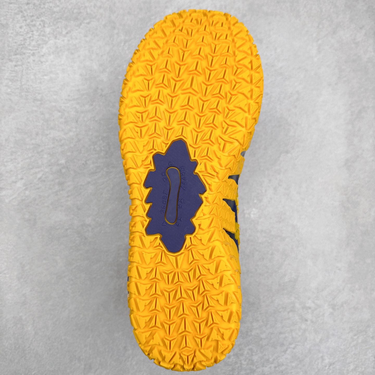 图片[9]-NK JA3 EP 莫兰特三代低帮篮球鞋 以鲜艳明亮的色调脱颖而出。鞋舌上醒目地展示着 “ JA ” 标志，而后跟上的 “ 12 ：AM ” 则以独特的设计呈现。鞋头和鞋舌采用透气运动网布制成，确保舒适耐用。在第一款鞋型的基础上进行了重大升级，采用更为挺拔的鞋口设计，为脚踝带来更佳的包裹与支撑感。侧面独特波纹纹理细节，打破了单调，赋予鞋子灵动与活力的视觉体验。中底部分巧妙借鉴了科比 5 的经典元素，融入斑点细节，增强了整体美学吸引力。实拍调校N版已经零色差零失真 百分百还原实物色彩所见即所得 不存在货不对板色差等低级问题 选购参考实物拍摄 不混卖不参货 只用心做好货严格选品 承诺混一赔十 尺码：40 40.5 41 42 42.5 43 44 44.5 45 46-选品中心