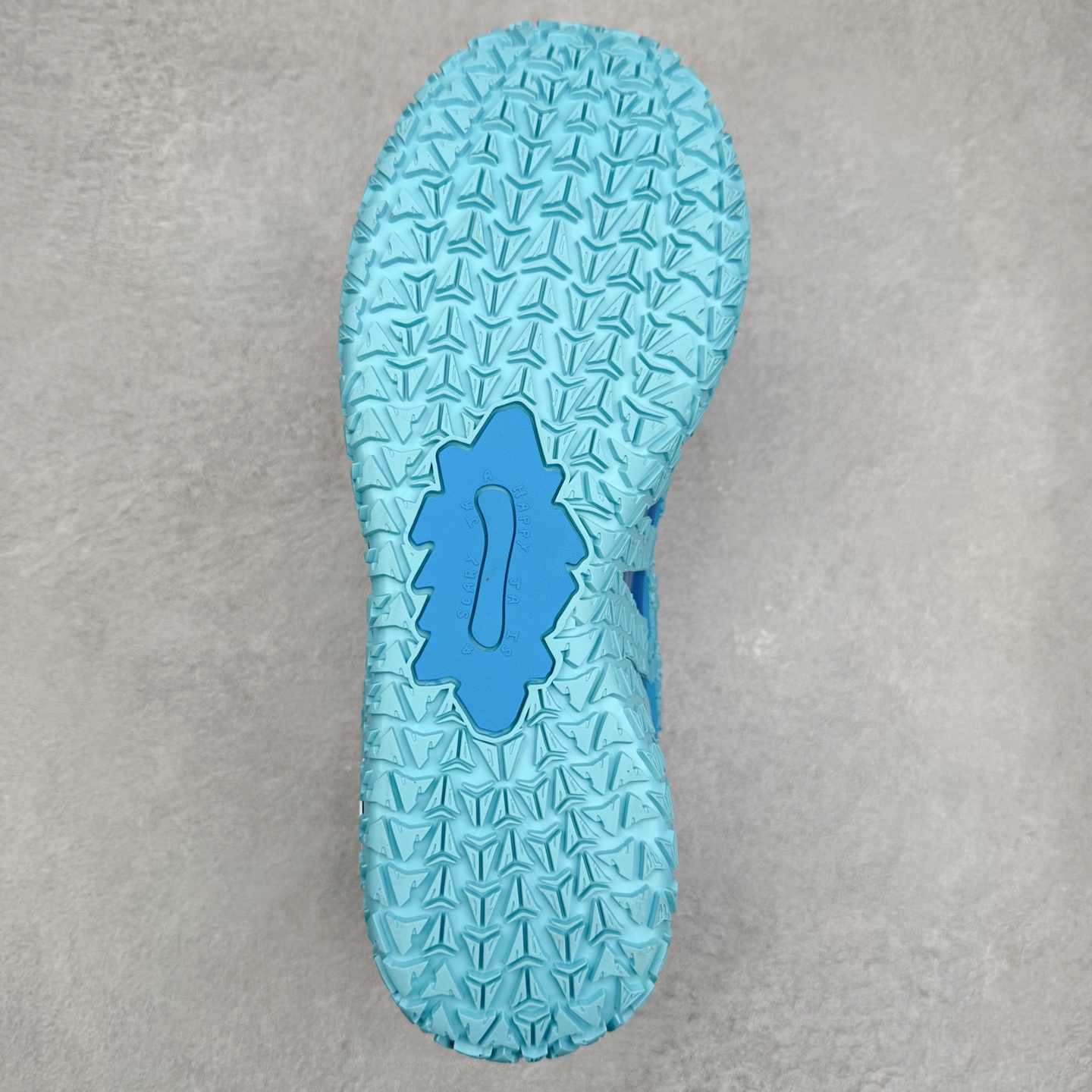 图片[9]-NK JA3 EP 莫兰特三代低帮篮球鞋 以鲜艳明亮的色调脱颖而出。鞋舌上醒目地展示着 “ JA ” 标志，而后跟上的 “ 12 ：AM ” 则以独特的设计呈现。鞋头和鞋舌采用透气运动网布制成，确保舒适耐用。在第一款鞋型的基础上进行了重大升级，采用更为挺拔的鞋口设计，为脚踝带来更佳的包裹与支撑感。侧面独特波纹纹理细节，打破了单调，赋予鞋子灵动与活力的视觉体验。中底部分巧妙借鉴了科比 5 的经典元素，融入斑点细节，增强了整体美学吸引力。实拍调校N版已经零色差零失真 百分百还原实物色彩所见即所得 不存在货不对板色差等低级问题 选购参考实物拍摄 不混卖不参货 只用心做好货严格选品 承诺混一赔十 尺码：40 40.5 41 42 42.5 43 44 44.5 45 46-选品中心