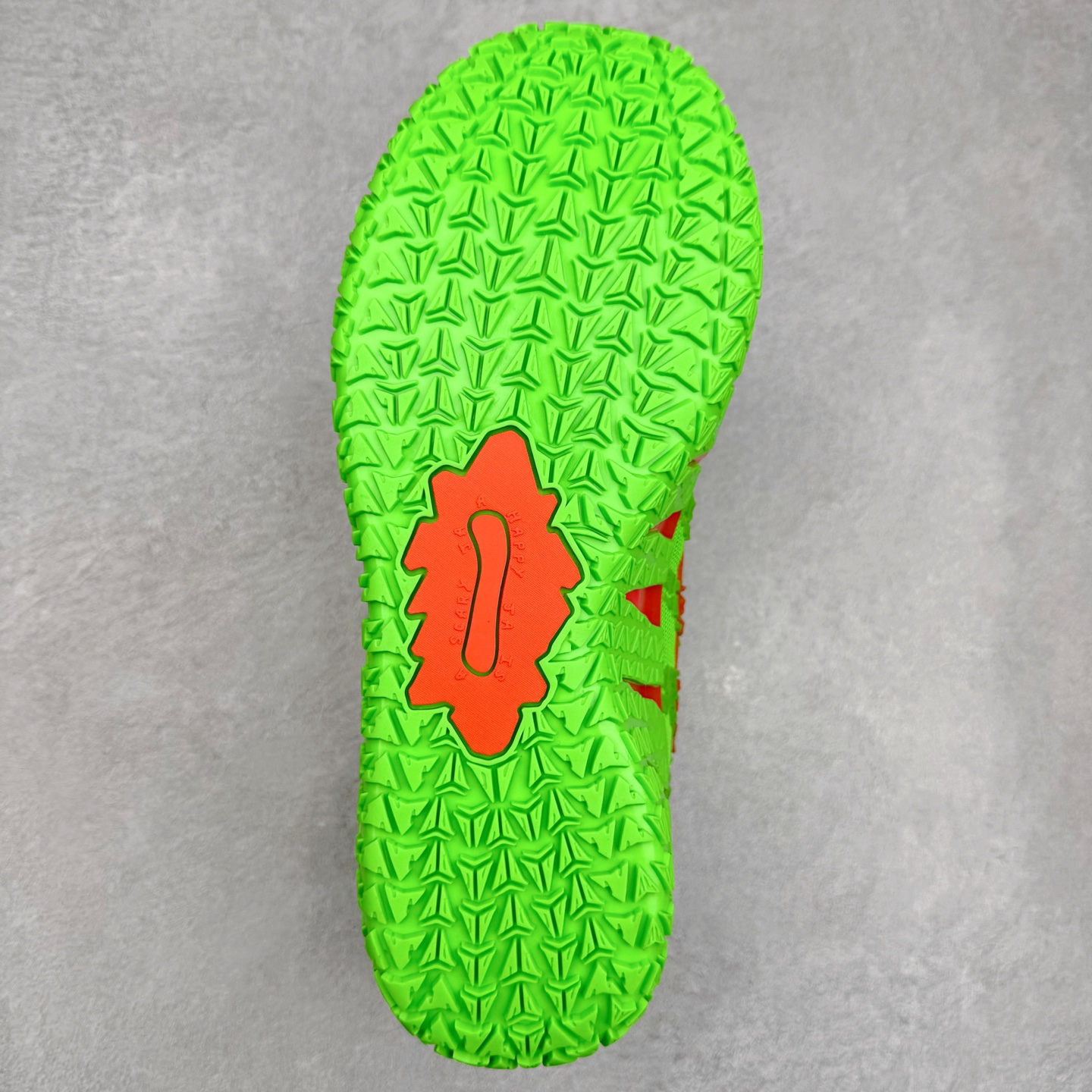 图片[9]-NK JA3 EP 莫兰特三代低帮篮球鞋 以鲜艳明亮的色调脱颖而出。鞋舌上醒目地展示着 “ JA ” 标志，而后跟上的 “ 12 ：AM ” 则以独特的设计呈现。鞋头和鞋舌采用透气运动网布制成，确保舒适耐用。在第一款鞋型的基础上进行了重大升级，采用更为挺拔的鞋口设计，为脚踝带来更佳的包裹与支撑感。侧面独特波纹纹理细节，打破了单调，赋予鞋子灵动与活力的视觉体验。中底部分巧妙借鉴了科比 5 的经典元素，融入斑点细节，增强了整体美学吸引力。实拍调校N版已经零色差零失真 百分百还原实物色彩所见即所得 不存在货不对板色差等低级问题 选购参考实物拍摄 不混卖不参货 只用心做好货严格选品 承诺混一赔十 尺码：40 40.5 41 42 42.5 43 44 44.5 45 46-选品中心