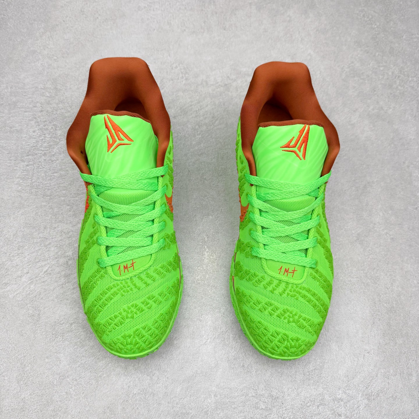 图片[2]-NK JA3 EP 莫兰特三代低帮篮球鞋 以鲜艳明亮的色调脱颖而出。鞋舌上醒目地展示着 “ JA ” 标志，而后跟上的 “ 12 ：AM ” 则以独特的设计呈现。鞋头和鞋舌采用透气运动网布制成，确保舒适耐用。在第一款鞋型的基础上进行了重大升级，采用更为挺拔的鞋口设计，为脚踝带来更佳的包裹与支撑感。侧面独特波纹纹理细节，打破了单调，赋予鞋子灵动与活力的视觉体验。中底部分巧妙借鉴了科比 5 的经典元素，融入斑点细节，增强了整体美学吸引力。实拍调校N版已经零色差零失真 百分百还原实物色彩所见即所得 不存在货不对板色差等低级问题 选购参考实物拍摄 不混卖不参货 只用心做好货严格选品 承诺混一赔十 尺码：40 40.5 41 42 42.5 43 44 44.5 45 46-选品中心