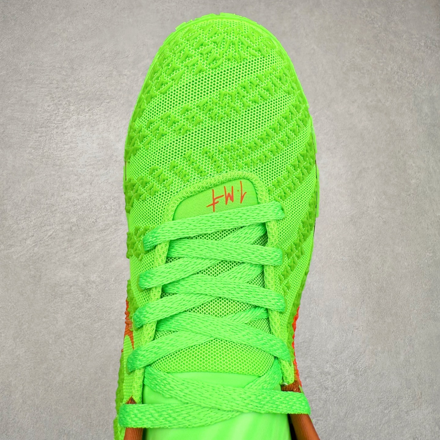 图片[4]-NK JA3 EP 莫兰特三代低帮篮球鞋 以鲜艳明亮的色调脱颖而出。鞋舌上醒目地展示着 “ JA ” 标志，而后跟上的 “ 12 ：AM ” 则以独特的设计呈现。鞋头和鞋舌采用透气运动网布制成，确保舒适耐用。在第一款鞋型的基础上进行了重大升级，采用更为挺拔的鞋口设计，为脚踝带来更佳的包裹与支撑感。侧面独特波纹纹理细节，打破了单调，赋予鞋子灵动与活力的视觉体验。中底部分巧妙借鉴了科比 5 的经典元素，融入斑点细节，增强了整体美学吸引力。实拍调校N版已经零色差零失真 百分百还原实物色彩所见即所得 不存在货不对板色差等低级问题 选购参考实物拍摄 不混卖不参货 只用心做好货严格选品 承诺混一赔十 尺码：40 40.5 41 42 42.5 43 44 44.5 45 46-选品中心