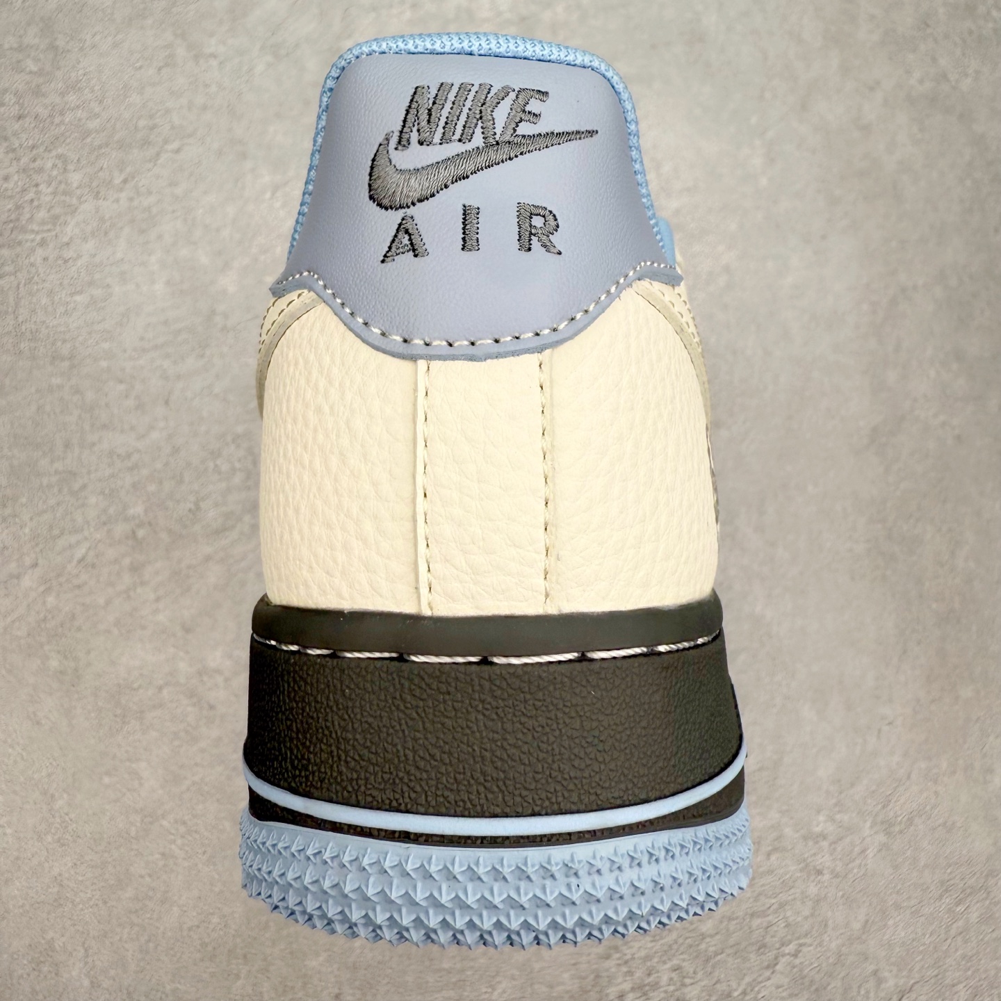 图片[8]-NK Air Force 1´07 Low 空军一号低帮百搭休闲运动板鞋 QW5606-267 柔软、弹性十足的缓震性能和出色的中底设计 横跨复古与现代的外型结合 造就出风靡全球 三十多年的Force 1 直到今天还深受青睐 实拍调校N版已经零色差零失真 百分百还原实物色彩所见即所得 不存在货不对板色差等低级问题 选购参考实物拍摄 不混卖不参货 只用心做好货严格选品 承诺混一赔十 尺码：36 36.5 37.5 38 38.5 39 40 40.5 41 42 42.5 43 44 44.5 45-选品中心