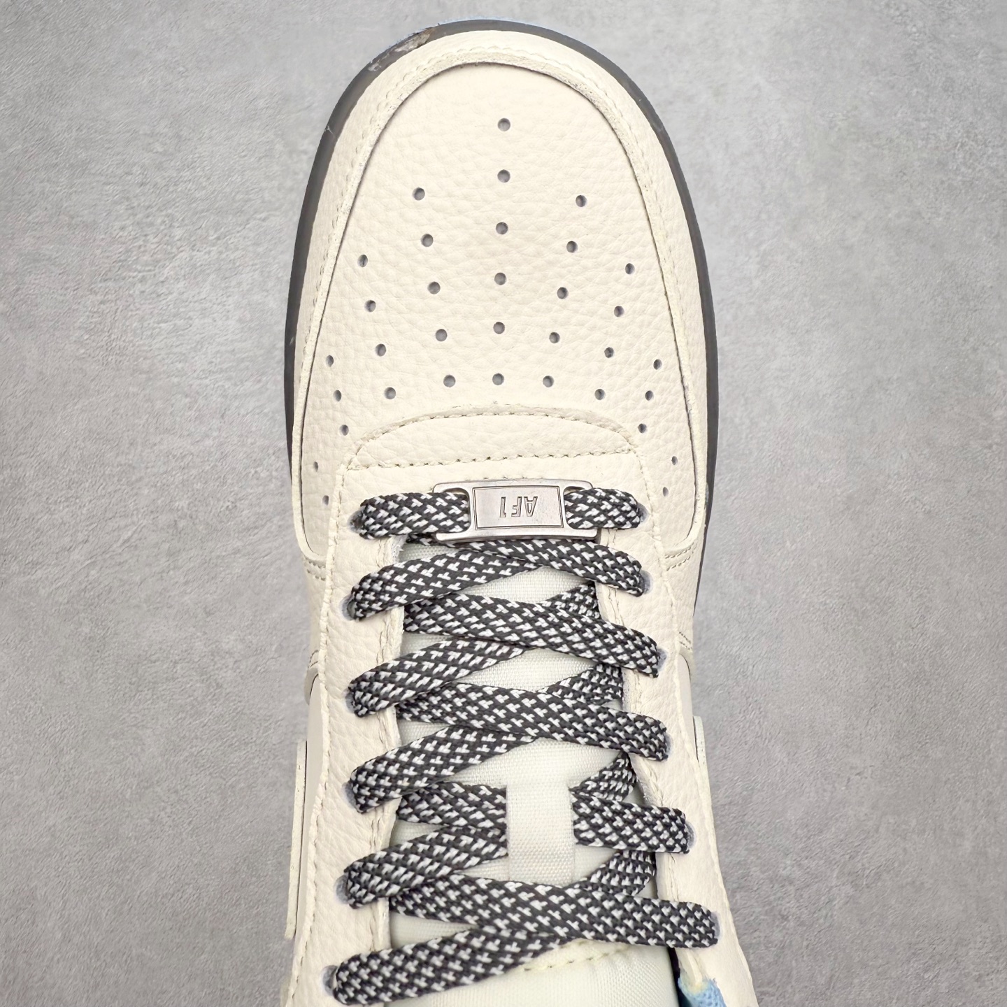 图片[4]-NK Air Force 1´07 Low 空军一号低帮百搭休闲运动板鞋 QW5606-267 柔软、弹性十足的缓震性能和出色的中底设计 横跨复古与现代的外型结合 造就出风靡全球 三十多年的Force 1 直到今天还深受青睐 实拍调校N版已经零色差零失真 百分百还原实物色彩所见即所得 不存在货不对板色差等低级问题 选购参考实物拍摄 不混卖不参货 只用心做好货严格选品 承诺混一赔十 尺码：36 36.5 37.5 38 38.5 39 40 40.5 41 42 42.5 43 44 44.5 45-选品中心