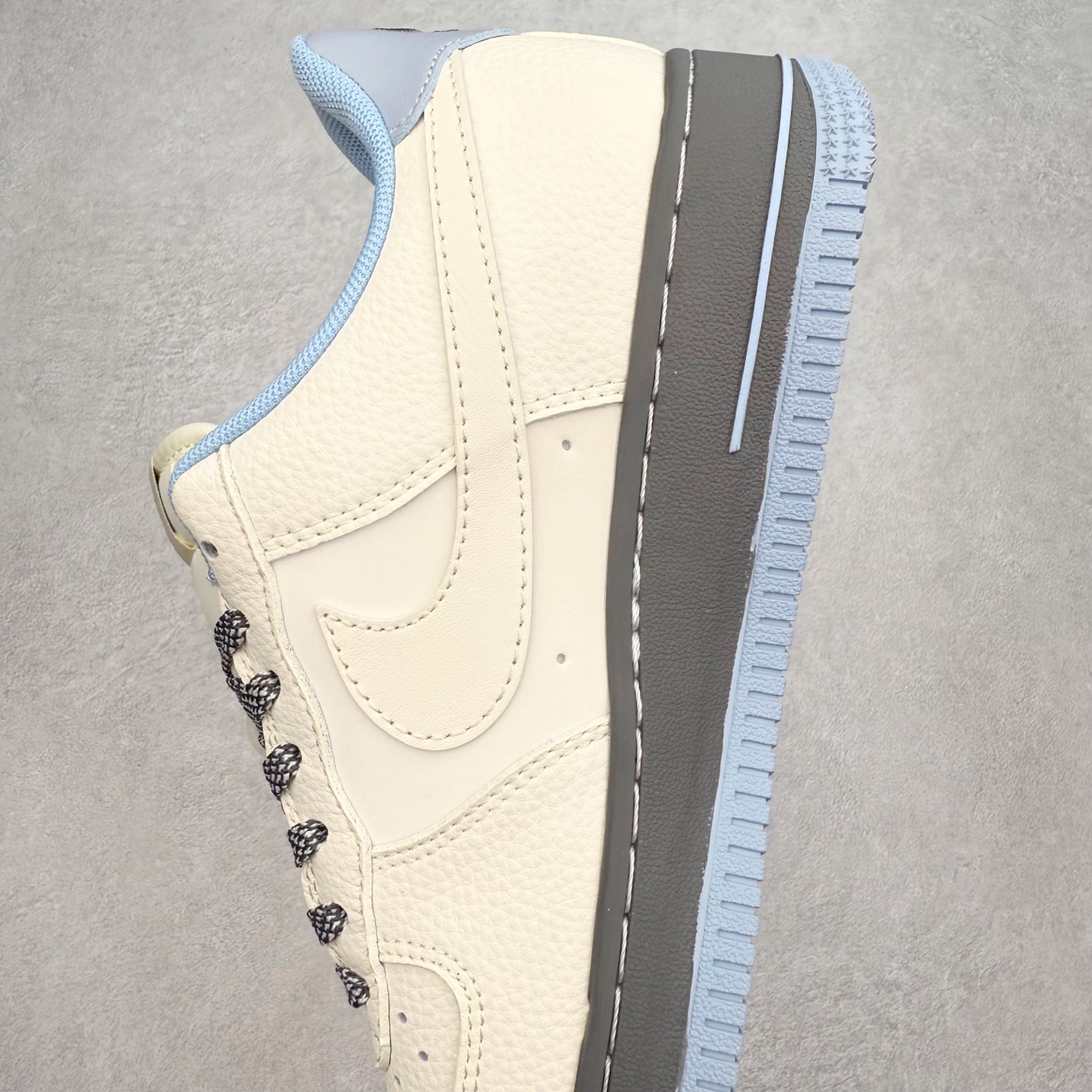 图片[7]-NK Air Force 1´07 Low 空军一号低帮百搭休闲运动板鞋 QW5606-267 柔软、弹性十足的缓震性能和出色的中底设计 横跨复古与现代的外型结合 造就出风靡全球 三十多年的Force 1 直到今天还深受青睐 实拍调校N版已经零色差零失真 百分百还原实物色彩所见即所得 不存在货不对板色差等低级问题 选购参考实物拍摄 不混卖不参货 只用心做好货严格选品 承诺混一赔十 尺码：36 36.5 37.5 38 38.5 39 40 40.5 41 42 42.5 43 44 44.5 45-选品中心