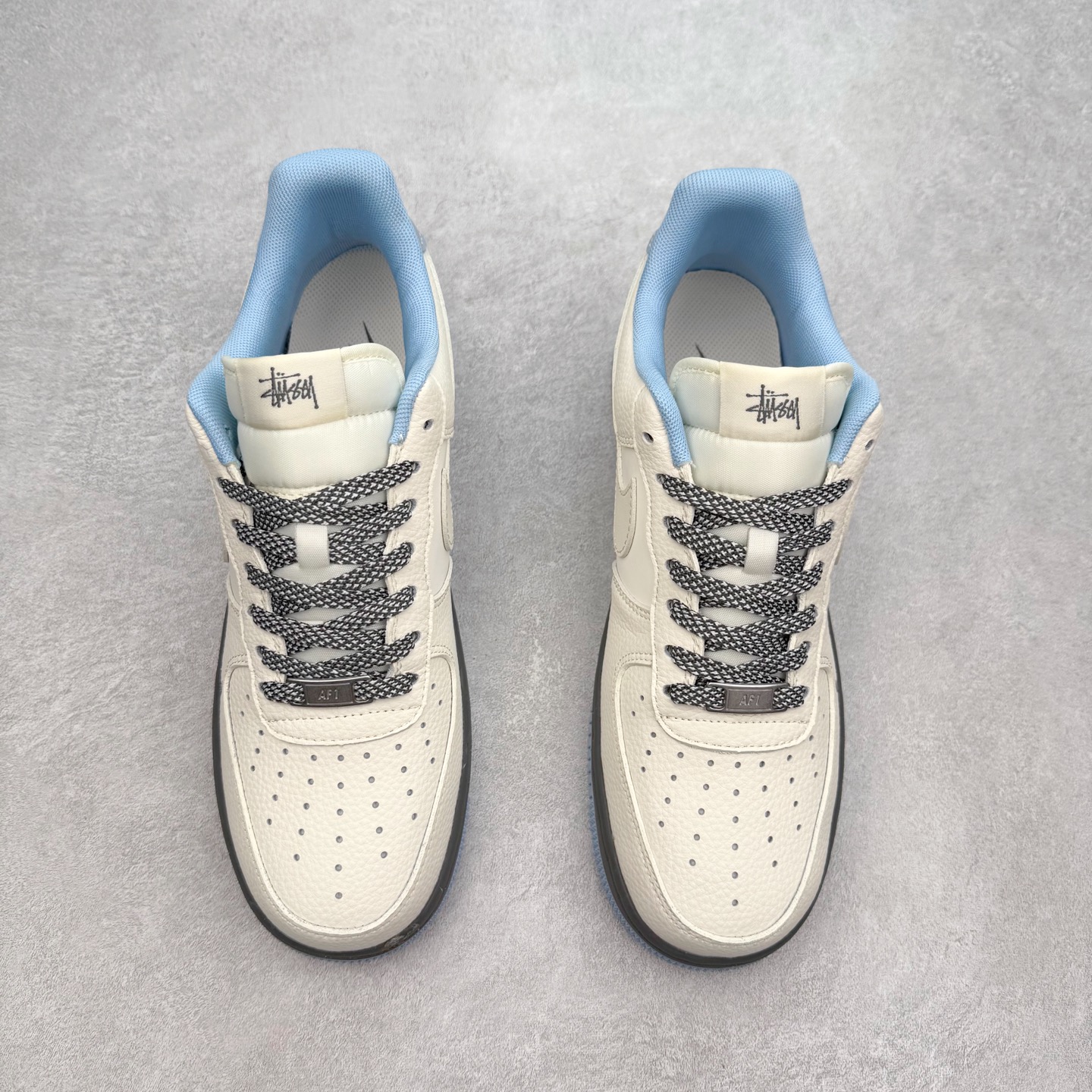 图片[2]-NK Air Force 1´07 Low 空军一号低帮百搭休闲运动板鞋 QW5606-267 柔软、弹性十足的缓震性能和出色的中底设计 横跨复古与现代的外型结合 造就出风靡全球 三十多年的Force 1 直到今天还深受青睐 实拍调校N版已经零色差零失真 百分百还原实物色彩所见即所得 不存在货不对板色差等低级问题 选购参考实物拍摄 不混卖不参货 只用心做好货严格选品 承诺混一赔十 尺码：36 36.5 37.5 38 38.5 39 40 40.5 41 42 42.5 43 44 44.5 45-选品中心