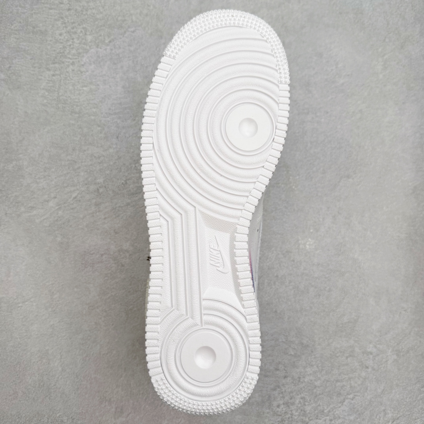 图片[9]-NK Air Force 1´07 Low 空军一号低帮百搭休闲运动板鞋 星座521-621 柔软、弹性十足的缓震性能和出色的中底设计 横跨复古与现代的外型结合 造就出风靡全球 三十多年的Force 1 直到今天还深受青睐 实拍调校N版已经零色差零失真 百分百还原实物色彩所见即所得 不存在货不对板色差等低级问题 选购参考实物拍摄 不混卖不参货 只用心做好货严格选品 承诺混一赔十 尺码：36 36.5 37.5 38 38.5 39 40 40.5 41 42 42.5 43 44 44.5 45-选品中心