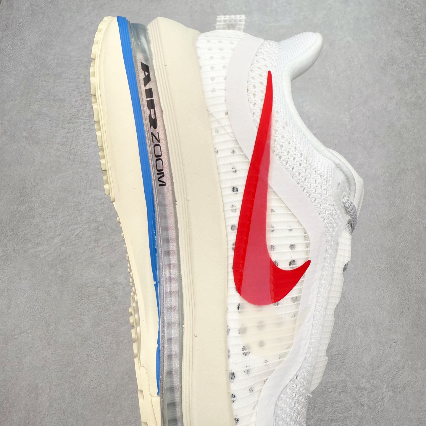 图片[6]-＃纯原 NK Pegasus Premium 飞马全掌气垫跑步运动鞋 IH7347-111 气垫的究极进化 NIKE 2025S 新王炸 • 在特有Air科技加持下，耐克带来全新Pegasus Premium。这款跑鞋在传承耐克飞马（Pegasus）系列标志性的缓震功能的同时，将首次搭载耐克的塑型可视化Air Zoom气垫单元。• 塑型Air Zoom气垫单元贴合脚部的自然轮廓，帮助跑者在从后跟到脚趾的过渡中能够有效传递力量，带来一种前所未有的轻盈、顺畅回馈体验。中底采用ZoomX泡绵，后跟则使用ReactX泡绵，为跑者提供稳定流畅的推进感。• 塑型可视化Air Zoom气垫单元和精心配置的泡绵组合，让Pegasus Premium成为耐克飞马系列中颇具能量回馈的鞋款。• 全新Pegasus Premium不仅展示了耐克势头强劲的创新周期，证明了其特有的Air科技的强大实力，更体现了耐克倾听和服务运动员的能力。尺码：36 36.5 37.5 38 38.5 39 40 40.5 41 42 42.5 43 44 44.5 45-选品中心