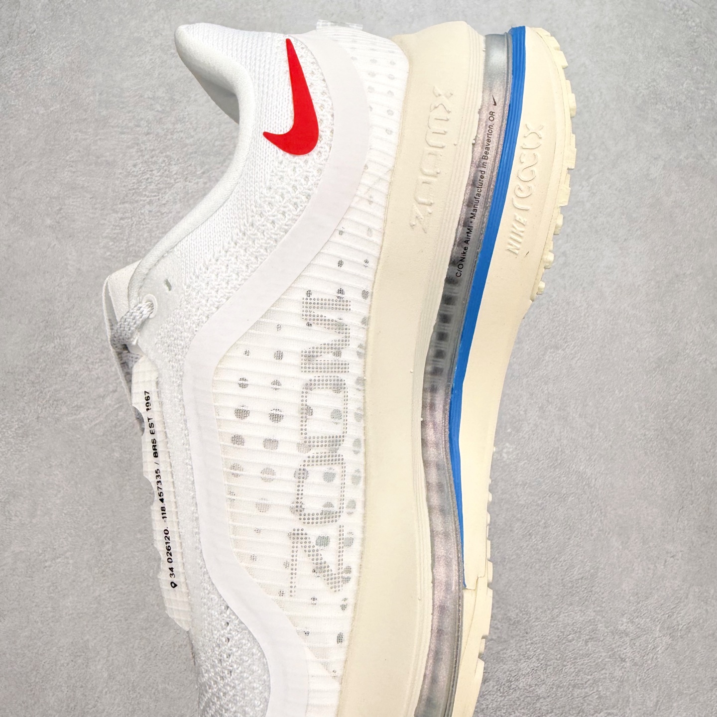 图片[7]-＃纯原 NK Pegasus Premium 飞马全掌气垫跑步运动鞋 IH7347-111 气垫的究极进化 NIKE 2025S 新王炸 • 在特有Air科技加持下，耐克带来全新Pegasus Premium。这款跑鞋在传承耐克飞马（Pegasus）系列标志性的缓震功能的同时，将首次搭载耐克的塑型可视化Air Zoom气垫单元。• 塑型Air Zoom气垫单元贴合脚部的自然轮廓，帮助跑者在从后跟到脚趾的过渡中能够有效传递力量，带来一种前所未有的轻盈、顺畅回馈体验。中底采用ZoomX泡绵，后跟则使用ReactX泡绵，为跑者提供稳定流畅的推进感。• 塑型可视化Air Zoom气垫单元和精心配置的泡绵组合，让Pegasus Premium成为耐克飞马系列中颇具能量回馈的鞋款。• 全新Pegasus Premium不仅展示了耐克势头强劲的创新周期，证明了其特有的Air科技的强大实力，更体现了耐克倾听和服务运动员的能力。尺码：36 36.5 37.5 38 38.5 39 40 40.5 41 42 42.5 43 44 44.5 45-选品中心