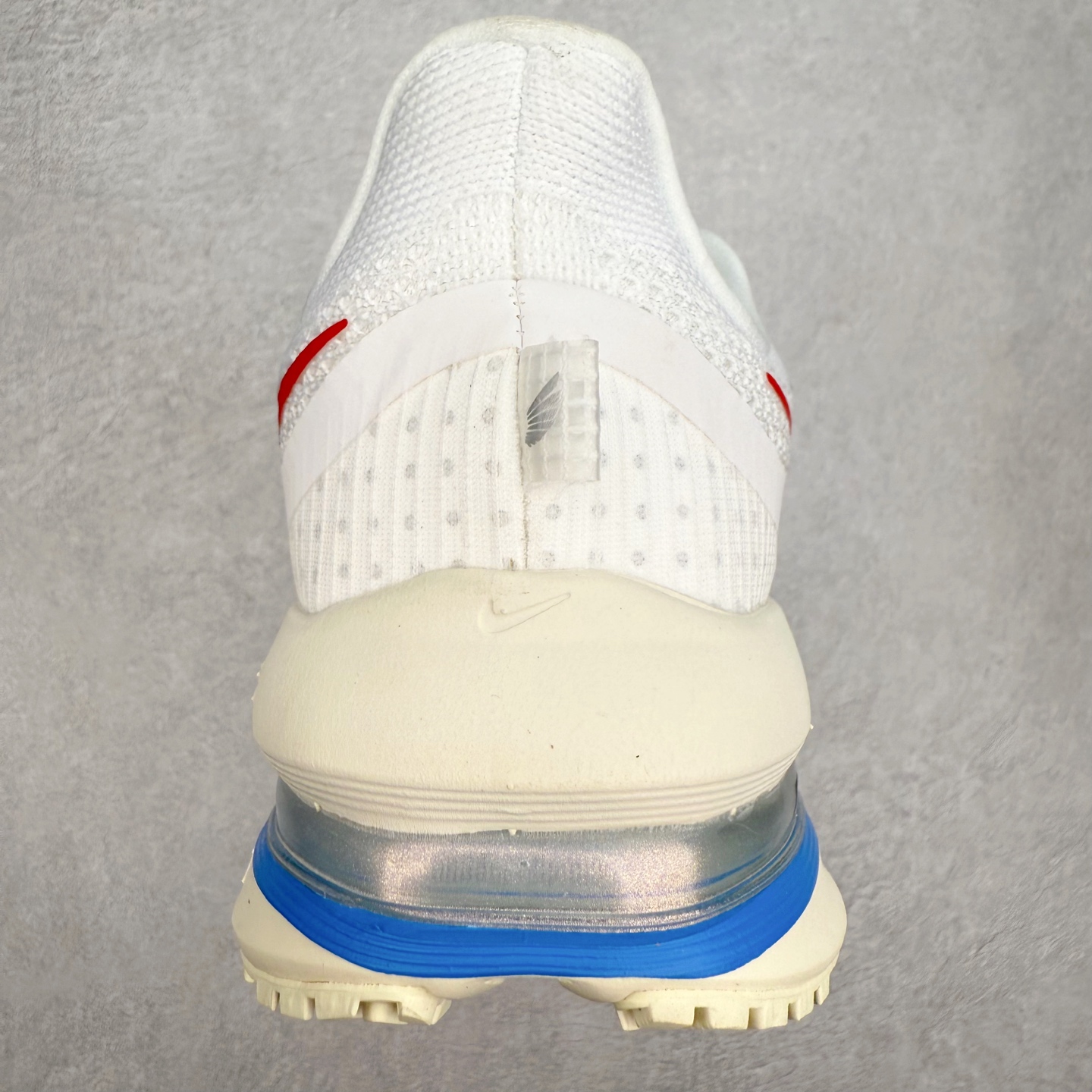 图片[8]-＃纯原 NK Pegasus Premium 飞马全掌气垫跑步运动鞋 IH7347-111 气垫的究极进化 NIKE 2025S 新王炸 • 在特有Air科技加持下，耐克带来全新Pegasus Premium。这款跑鞋在传承耐克飞马（Pegasus）系列标志性的缓震功能的同时，将首次搭载耐克的塑型可视化Air Zoom气垫单元。• 塑型Air Zoom气垫单元贴合脚部的自然轮廓，帮助跑者在从后跟到脚趾的过渡中能够有效传递力量，带来一种前所未有的轻盈、顺畅回馈体验。中底采用ZoomX泡绵，后跟则使用ReactX泡绵，为跑者提供稳定流畅的推进感。• 塑型可视化Air Zoom气垫单元和精心配置的泡绵组合，让Pegasus Premium成为耐克飞马系列中颇具能量回馈的鞋款。• 全新Pegasus Premium不仅展示了耐克势头强劲的创新周期，证明了其特有的Air科技的强大实力，更体现了耐克倾听和服务运动员的能力。尺码：36 36.5 37.5 38 38.5 39 40 40.5 41 42 42.5 43 44 44.5 45-选品中心