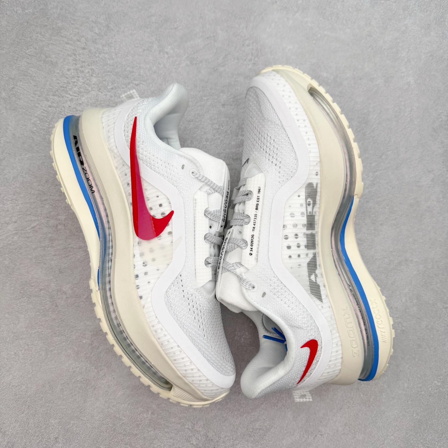 图片[3]-＃纯原 NK Pegasus Premium 飞马全掌气垫跑步运动鞋 IH7347-111 气垫的究极进化 NIKE 2025S 新王炸 • 在特有Air科技加持下，耐克带来全新Pegasus Premium。这款跑鞋在传承耐克飞马（Pegasus）系列标志性的缓震功能的同时，将首次搭载耐克的塑型可视化Air Zoom气垫单元。• 塑型Air Zoom气垫单元贴合脚部的自然轮廓，帮助跑者在从后跟到脚趾的过渡中能够有效传递力量，带来一种前所未有的轻盈、顺畅回馈体验。中底采用ZoomX泡绵，后跟则使用ReactX泡绵，为跑者提供稳定流畅的推进感。• 塑型可视化Air Zoom气垫单元和精心配置的泡绵组合，让Pegasus Premium成为耐克飞马系列中颇具能量回馈的鞋款。• 全新Pegasus Premium不仅展示了耐克势头强劲的创新周期，证明了其特有的Air科技的强大实力，更体现了耐克倾听和服务运动员的能力。尺码：36 36.5 37.5 38 38.5 39 40 40.5 41 42 42.5 43 44 44.5 45-选品中心