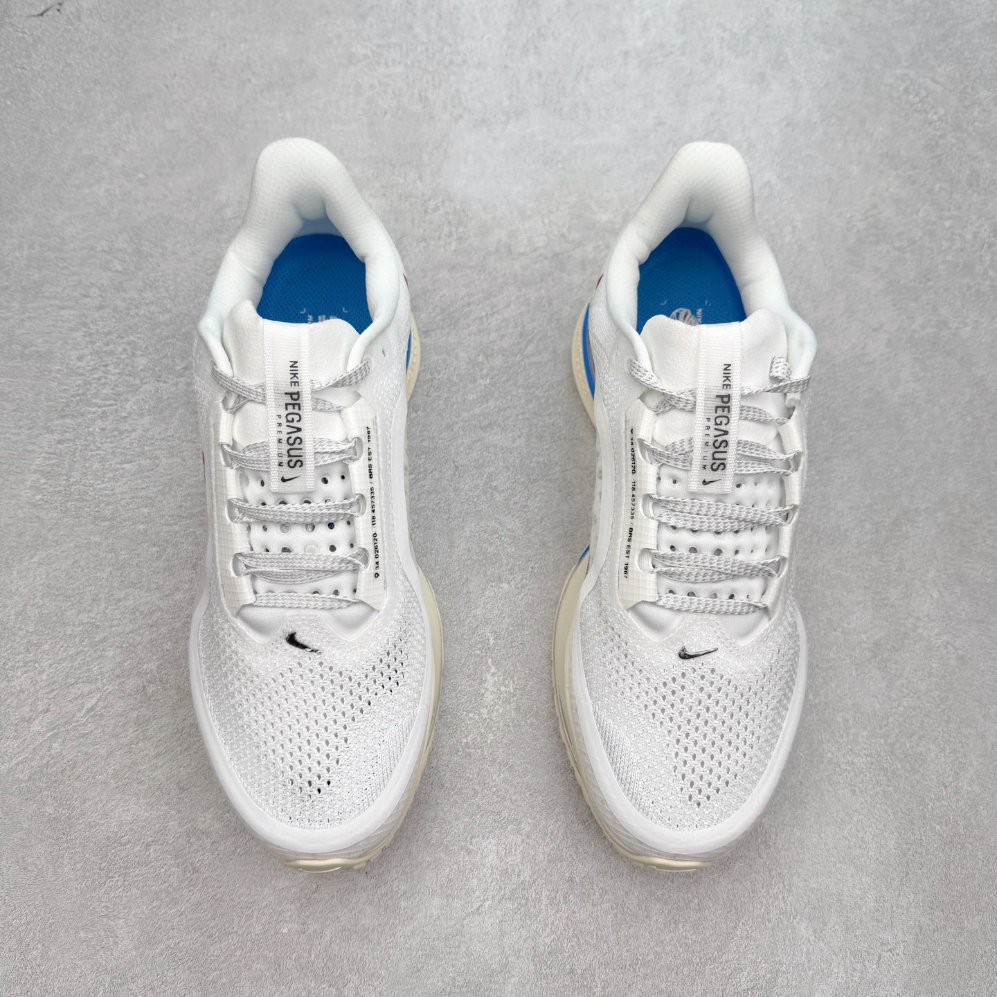 图片[2]-＃纯原 NK Pegasus Premium 飞马全掌气垫跑步运动鞋 IH7347-111 气垫的究极进化 NIKE 2025S 新王炸 • 在特有Air科技加持下，耐克带来全新Pegasus Premium。这款跑鞋在传承耐克飞马（Pegasus）系列标志性的缓震功能的同时，将首次搭载耐克的塑型可视化Air Zoom气垫单元。• 塑型Air Zoom气垫单元贴合脚部的自然轮廓，帮助跑者在从后跟到脚趾的过渡中能够有效传递力量，带来一种前所未有的轻盈、顺畅回馈体验。中底采用ZoomX泡绵，后跟则使用ReactX泡绵，为跑者提供稳定流畅的推进感。• 塑型可视化Air Zoom气垫单元和精心配置的泡绵组合，让Pegasus Premium成为耐克飞马系列中颇具能量回馈的鞋款。• 全新Pegasus Premium不仅展示了耐克势头强劲的创新周期，证明了其特有的Air科技的强大实力，更体现了耐克倾听和服务运动员的能力。尺码：36 36.5 37.5 38 38.5 39 40 40.5 41 42 42.5 43 44 44.5 45-选品中心