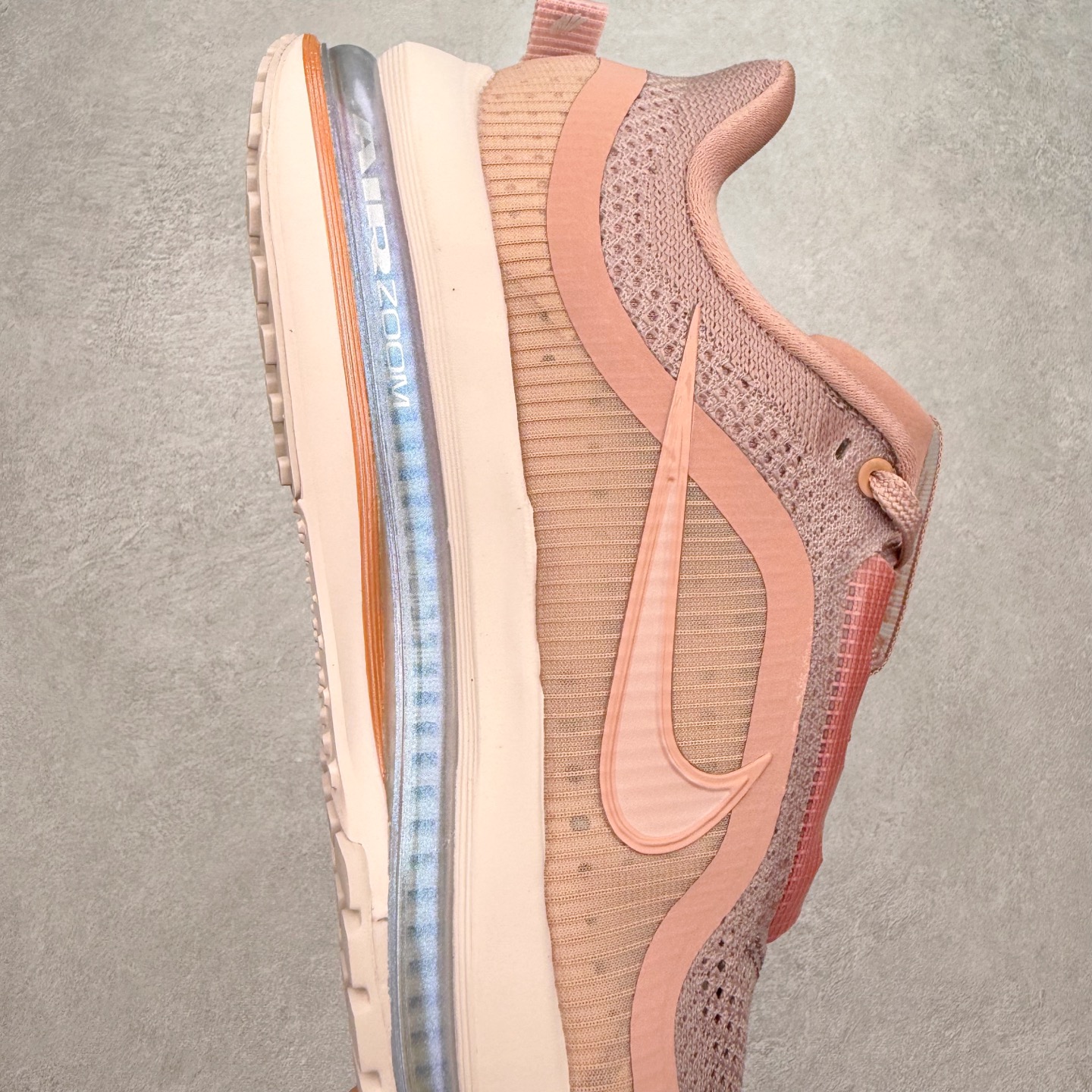 图片[6]-＃纯原 NK Pegasus Premium 飞马全掌气垫跑步运动鞋 HQ2593-603 气垫的究极进化 NIKE 2025S 新王炸 • 在特有Air科技加持下，耐克带来全新Pegasus Premium。这款跑鞋在传承耐克飞马（Pegasus）系列标志性的缓震功能的同时，将首次搭载耐克的塑型可视化Air Zoom气垫单元。• 塑型Air Zoom气垫单元贴合脚部的自然轮廓，帮助跑者在从后跟到脚趾的过渡中能够有效传递力量，带来一种前所未有的轻盈、顺畅回馈体验。中底采用ZoomX泡绵，后跟则使用ReactX泡绵，为跑者提供稳定流畅的推进感。• 塑型可视化Air Zoom气垫单元和精心配置的泡绵组合，让Pegasus Premium成为耐克飞马系列中颇具能量回馈的鞋款。• 全新Pegasus Premium不仅展示了耐克势头强劲的创新周期，证明了其特有的Air科技的强大实力，更体现了耐克倾听和服务运动员的能力。尺码：36 36.5 37.5 38 38.5 39 40 40.5 41 42 42.5 43 44 44.5 45-选品中心