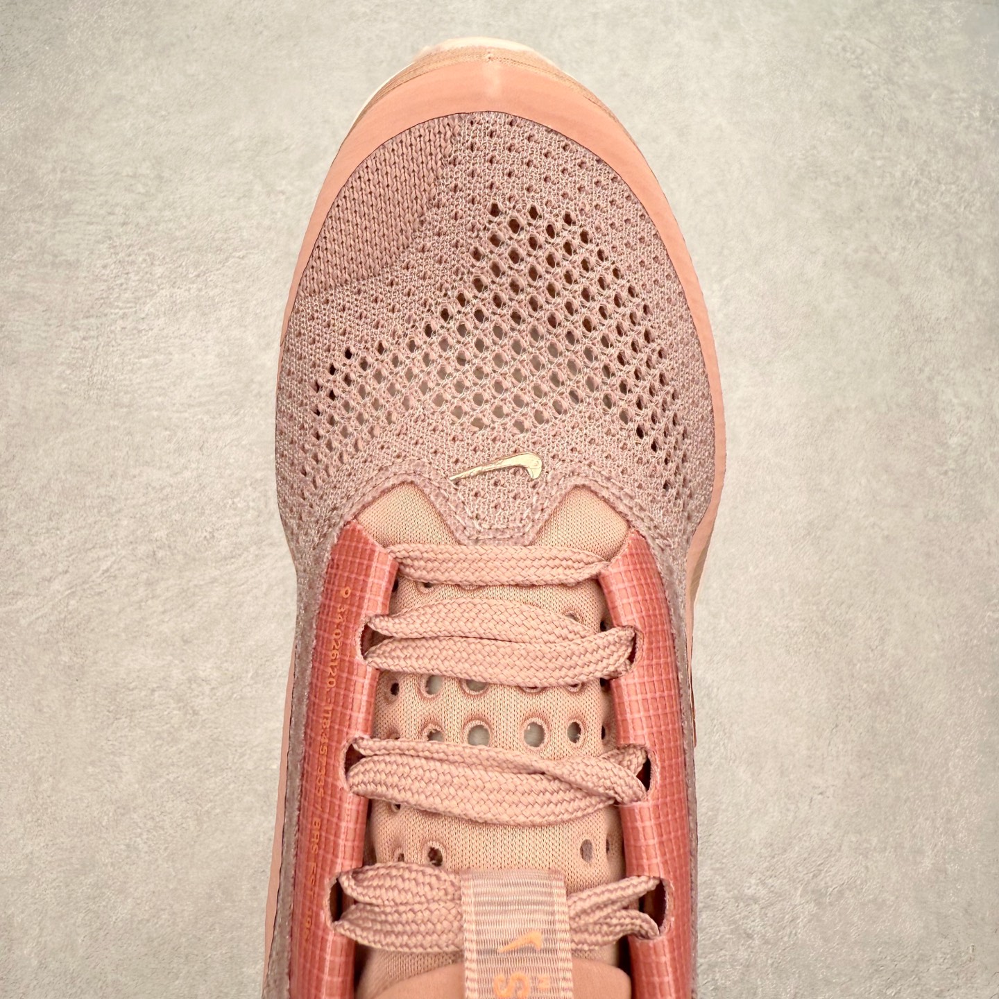 图片[4]-＃纯原 NK Pegasus Premium 飞马全掌气垫跑步运动鞋 HQ2593-603 气垫的究极进化 NIKE 2025S 新王炸 • 在特有Air科技加持下，耐克带来全新Pegasus Premium。这款跑鞋在传承耐克飞马（Pegasus）系列标志性的缓震功能的同时，将首次搭载耐克的塑型可视化Air Zoom气垫单元。• 塑型Air Zoom气垫单元贴合脚部的自然轮廓，帮助跑者在从后跟到脚趾的过渡中能够有效传递力量，带来一种前所未有的轻盈、顺畅回馈体验。中底采用ZoomX泡绵，后跟则使用ReactX泡绵，为跑者提供稳定流畅的推进感。• 塑型可视化Air Zoom气垫单元和精心配置的泡绵组合，让Pegasus Premium成为耐克飞马系列中颇具能量回馈的鞋款。• 全新Pegasus Premium不仅展示了耐克势头强劲的创新周期，证明了其特有的Air科技的强大实力，更体现了耐克倾听和服务运动员的能力。尺码：36 36.5 37.5 38 38.5 39 40 40.5 41 42 42.5 43 44 44.5 45-选品中心