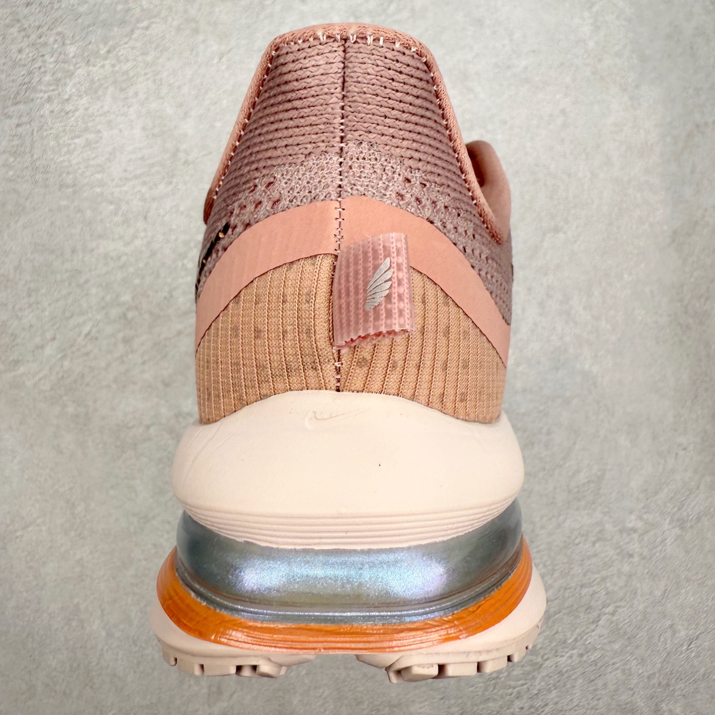 图片[8]-＃纯原 NK Pegasus Premium 飞马全掌气垫跑步运动鞋 HQ2593-603 气垫的究极进化 NIKE 2025S 新王炸 • 在特有Air科技加持下，耐克带来全新Pegasus Premium。这款跑鞋在传承耐克飞马（Pegasus）系列标志性的缓震功能的同时，将首次搭载耐克的塑型可视化Air Zoom气垫单元。• 塑型Air Zoom气垫单元贴合脚部的自然轮廓，帮助跑者在从后跟到脚趾的过渡中能够有效传递力量，带来一种前所未有的轻盈、顺畅回馈体验。中底采用ZoomX泡绵，后跟则使用ReactX泡绵，为跑者提供稳定流畅的推进感。• 塑型可视化Air Zoom气垫单元和精心配置的泡绵组合，让Pegasus Premium成为耐克飞马系列中颇具能量回馈的鞋款。• 全新Pegasus Premium不仅展示了耐克势头强劲的创新周期，证明了其特有的Air科技的强大实力，更体现了耐克倾听和服务运动员的能力。尺码：36 36.5 37.5 38 38.5 39 40 40.5 41 42 42.5 43 44 44.5 45-选品中心