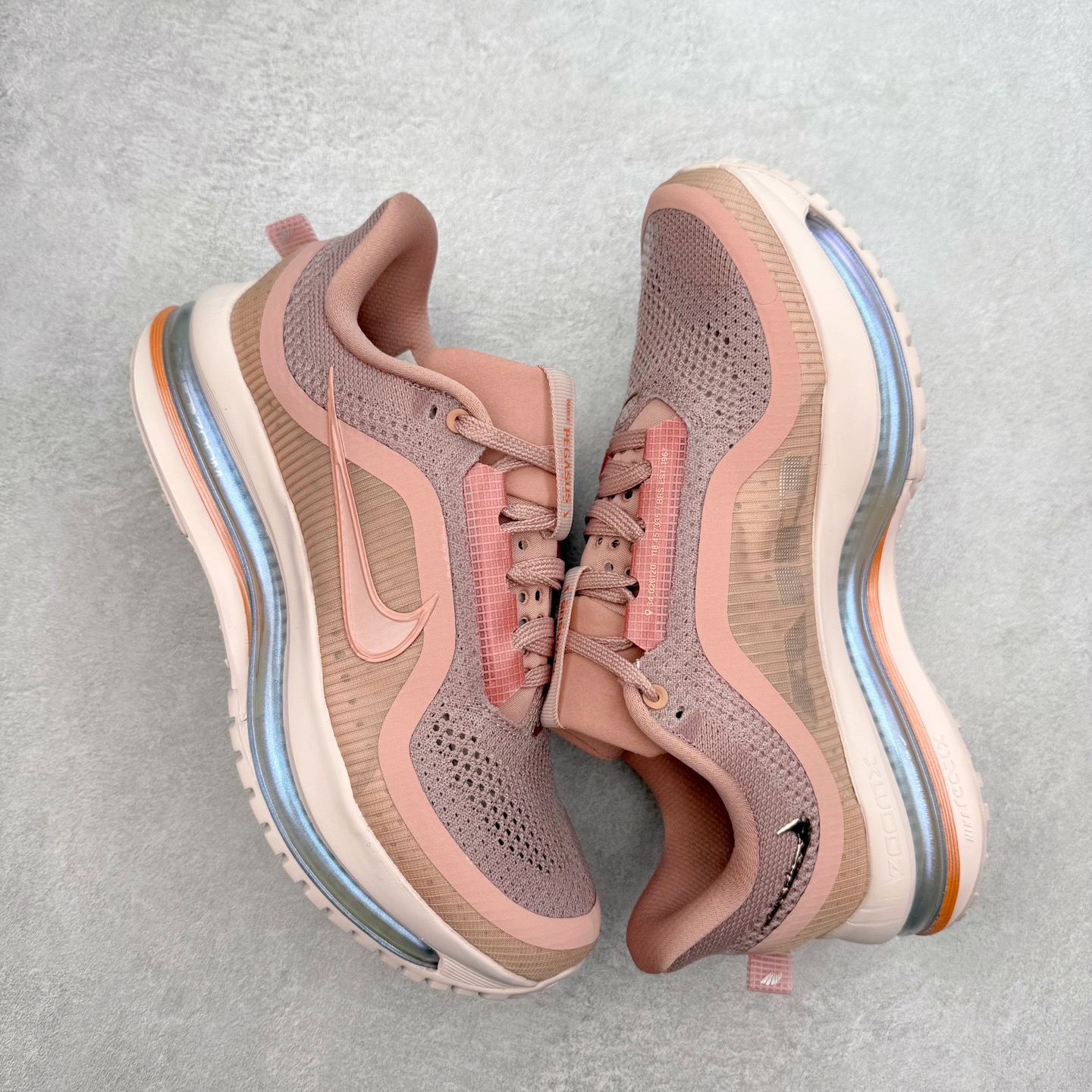 图片[3]-＃纯原 NK Pegasus Premium 飞马全掌气垫跑步运动鞋 HQ2593-603 气垫的究极进化 NIKE 2025S 新王炸 • 在特有Air科技加持下，耐克带来全新Pegasus Premium。这款跑鞋在传承耐克飞马（Pegasus）系列标志性的缓震功能的同时，将首次搭载耐克的塑型可视化Air Zoom气垫单元。• 塑型Air Zoom气垫单元贴合脚部的自然轮廓，帮助跑者在从后跟到脚趾的过渡中能够有效传递力量，带来一种前所未有的轻盈、顺畅回馈体验。中底采用ZoomX泡绵，后跟则使用ReactX泡绵，为跑者提供稳定流畅的推进感。• 塑型可视化Air Zoom气垫单元和精心配置的泡绵组合，让Pegasus Premium成为耐克飞马系列中颇具能量回馈的鞋款。• 全新Pegasus Premium不仅展示了耐克势头强劲的创新周期，证明了其特有的Air科技的强大实力，更体现了耐克倾听和服务运动员的能力。尺码：36 36.5 37.5 38 38.5 39 40 40.5 41 42 42.5 43 44 44.5 45-选品中心