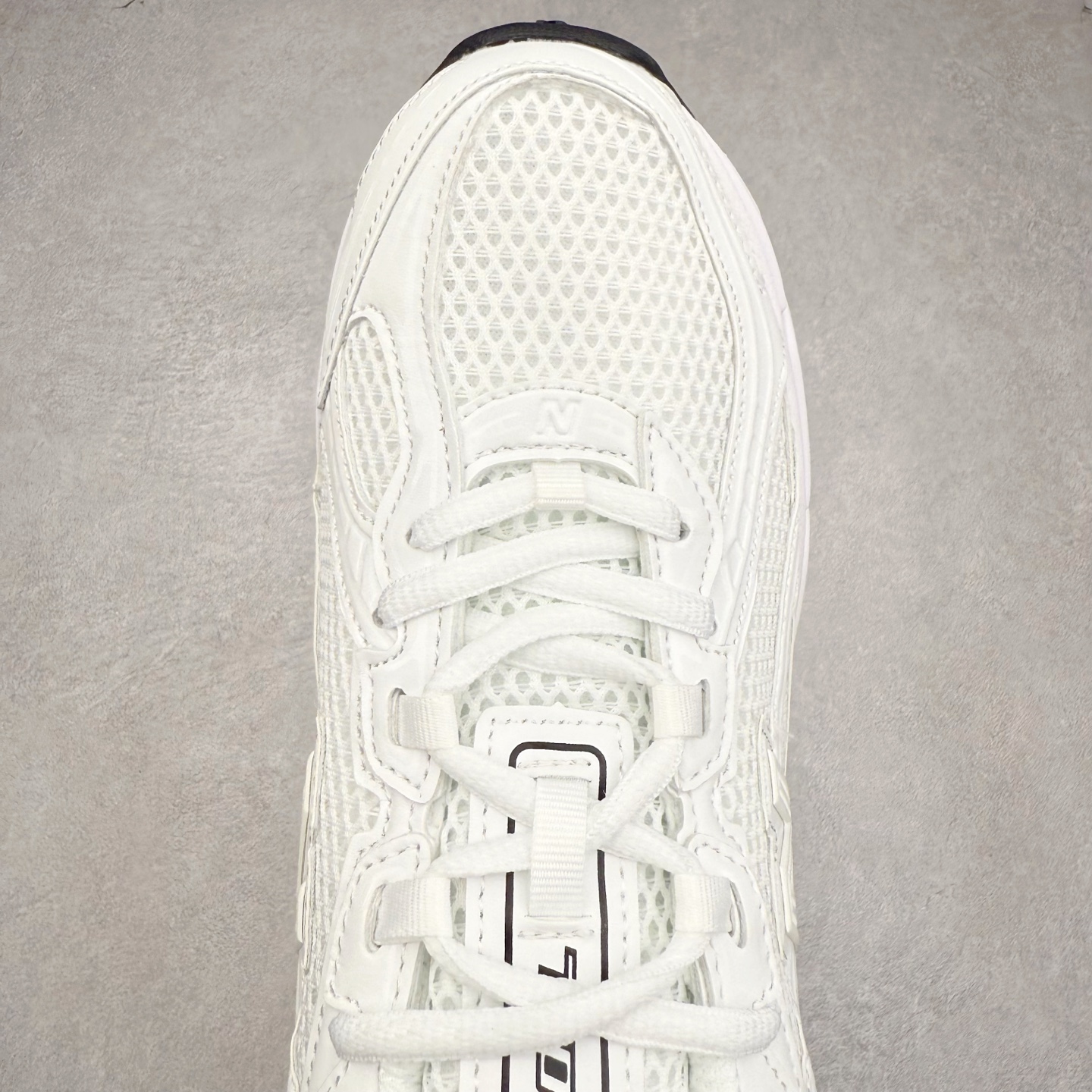 图片[4]-＃DT纯原 New Balance MR740 NB新百伦系列复古老爹风休闲运动慢跑鞋 采用轻质牛剖革拼接透气网眼衬垫织物鞋面材质 T-Beam大底提供足步弓支撑 保持步态稳定#后跟搭载外露缓震胶 鞋身整体以各种深浅不一的灰色覆盖 鞋头以淡蓝色调装饰，网眼衬垫通过不规律的色块实现做旧的美感 泛黄的鞋底更是进一步增添了复古气息 尺码：36 37 37.5 38 38.5 39.5 40 40.5 41.5 42 42.5 43 44 44.5 45-选品中心