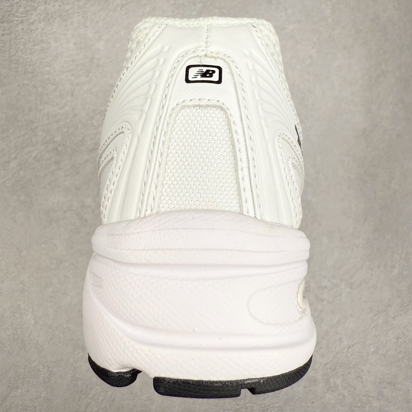 图片[8]-＃DT纯原 New Balance MR740 NB新百伦系列复古老爹风休闲运动慢跑鞋 采用轻质牛剖革拼接透气网眼衬垫织物鞋面材质 T-Beam大底提供足步弓支撑 保持步态稳定#后跟搭载外露缓震胶 鞋身整体以各种深浅不一的灰色覆盖 鞋头以淡蓝色调装饰，网眼衬垫通过不规律的色块实现做旧的美感 泛黄的鞋底更是进一步增添了复古气息 尺码：36 37 37.5 38 38.5 39.5 40 40.5 41.5 42 42.5 43 44 44.5 45-选品中心