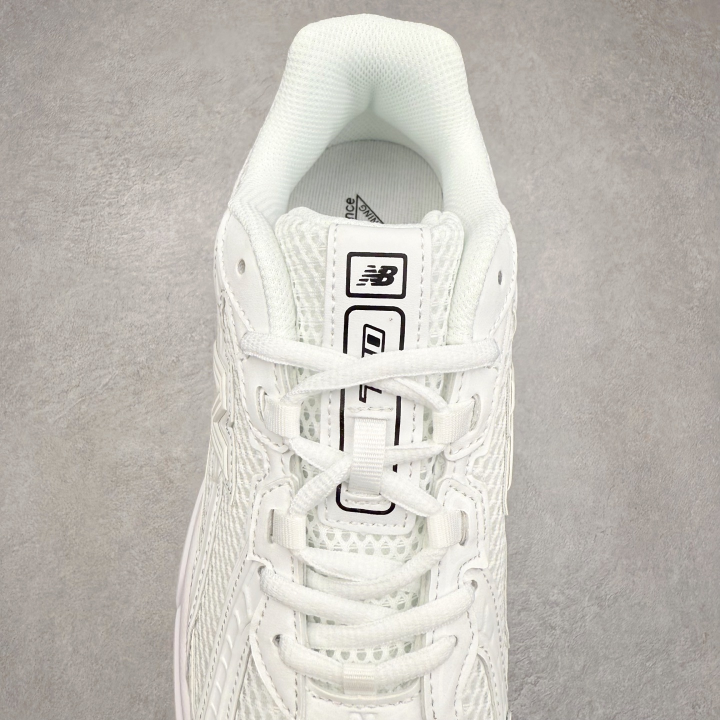 图片[5]-＃DT纯原 New Balance MR740 NB新百伦系列复古老爹风休闲运动慢跑鞋 采用轻质牛剖革拼接透气网眼衬垫织物鞋面材质 T-Beam大底提供足步弓支撑 保持步态稳定#后跟搭载外露缓震胶 鞋身整体以各种深浅不一的灰色覆盖 鞋头以淡蓝色调装饰，网眼衬垫通过不规律的色块实现做旧的美感 泛黄的鞋底更是进一步增添了复古气息 尺码：36 37 37.5 38 38.5 39.5 40 40.5 41.5 42 42.5 43 44 44.5 45-选品中心