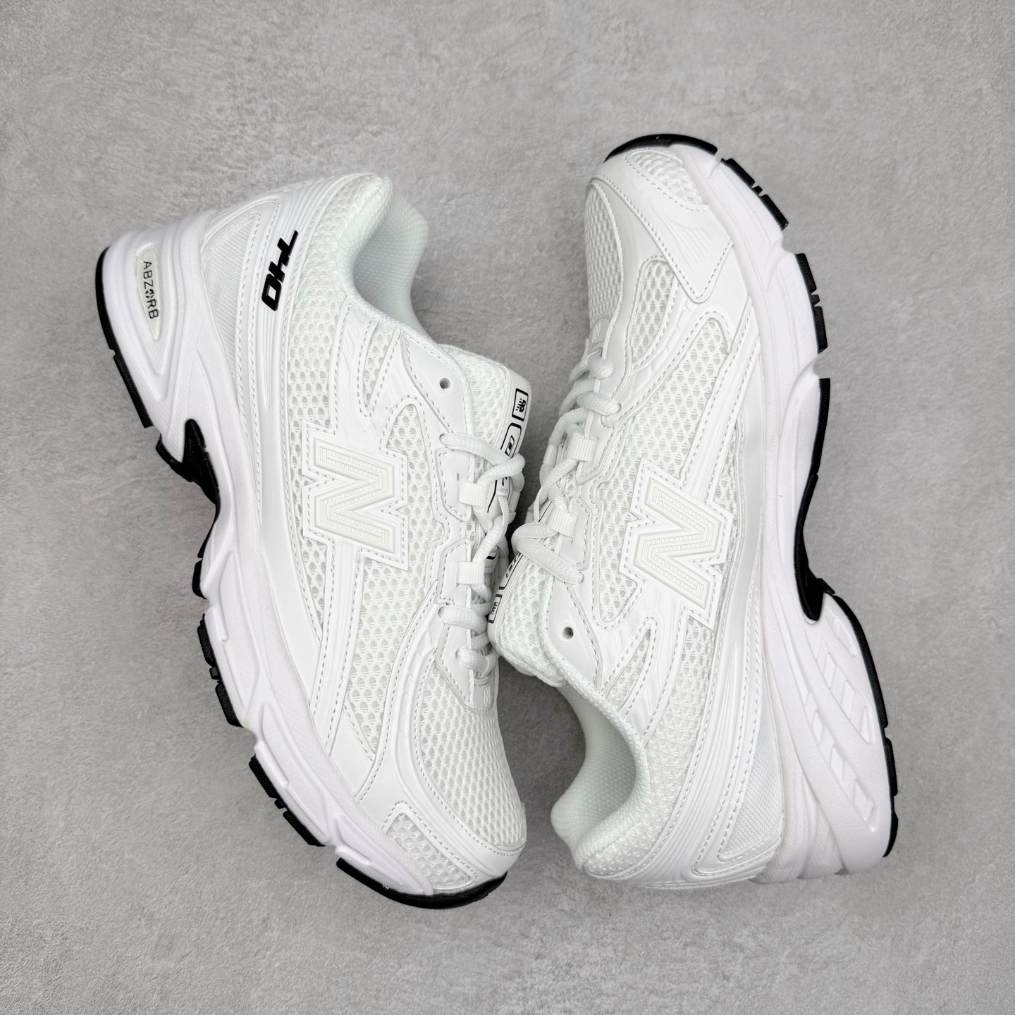 图片[3]-＃DT纯原 New Balance MR740 NB新百伦系列复古老爹风休闲运动慢跑鞋 采用轻质牛剖革拼接透气网眼衬垫织物鞋面材质 T-Beam大底提供足步弓支撑 保持步态稳定#后跟搭载外露缓震胶 鞋身整体以各种深浅不一的灰色覆盖 鞋头以淡蓝色调装饰，网眼衬垫通过不规律的色块实现做旧的美感 泛黄的鞋底更是进一步增添了复古气息 尺码：36 37 37.5 38 38.5 39.5 40 40.5 41.5 42 42.5 43 44 44.5 45-选品中心