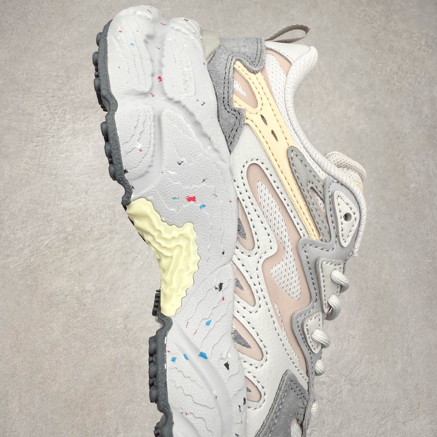 图片[6]-＃DT FILA Fern SO 斐乐摩登系列蕨草鞋运动潮流个性舒适柔软设计感 减震耐磨低帮生活休闲鞋 FUSION 系列传承了 FILA 的百年基因，融入年轻运动及潮流文化，成为引领变革、创新突破的一代。以“1+N” 的跨界合作模式重现经典的同时创造经典。带来最出其不意的跨界合作惊喜。同时，FILAFUSION把FILA 的 DNA 融入到定制体验里，你可以随心制造厲于你的产品。FILA FUSION 的鞋家族涵盖了老爹鞋、跑步鞋、网球鞋、季节款。风格复古新潮，满足了时尚人士出行及各类运动的搭配需求，成为当下年轻人筷拥的鞋类品牌之一。FILA FUSION 走进年轻人的世界，通过年轻人运动，街舞，滑板，篮球，展现 FILA FUSION 的潮流态度和年轻文化。FILA FUSION 认为末来属于引领变革、创新突破的年轻一代，让我们一起构成 FILA 未来的蓝图吧！尺码：35.5 36 36.5 37.5 38 38.5 39 40 40.5 41 42 42.5 43 44 44.5 45-选品中心