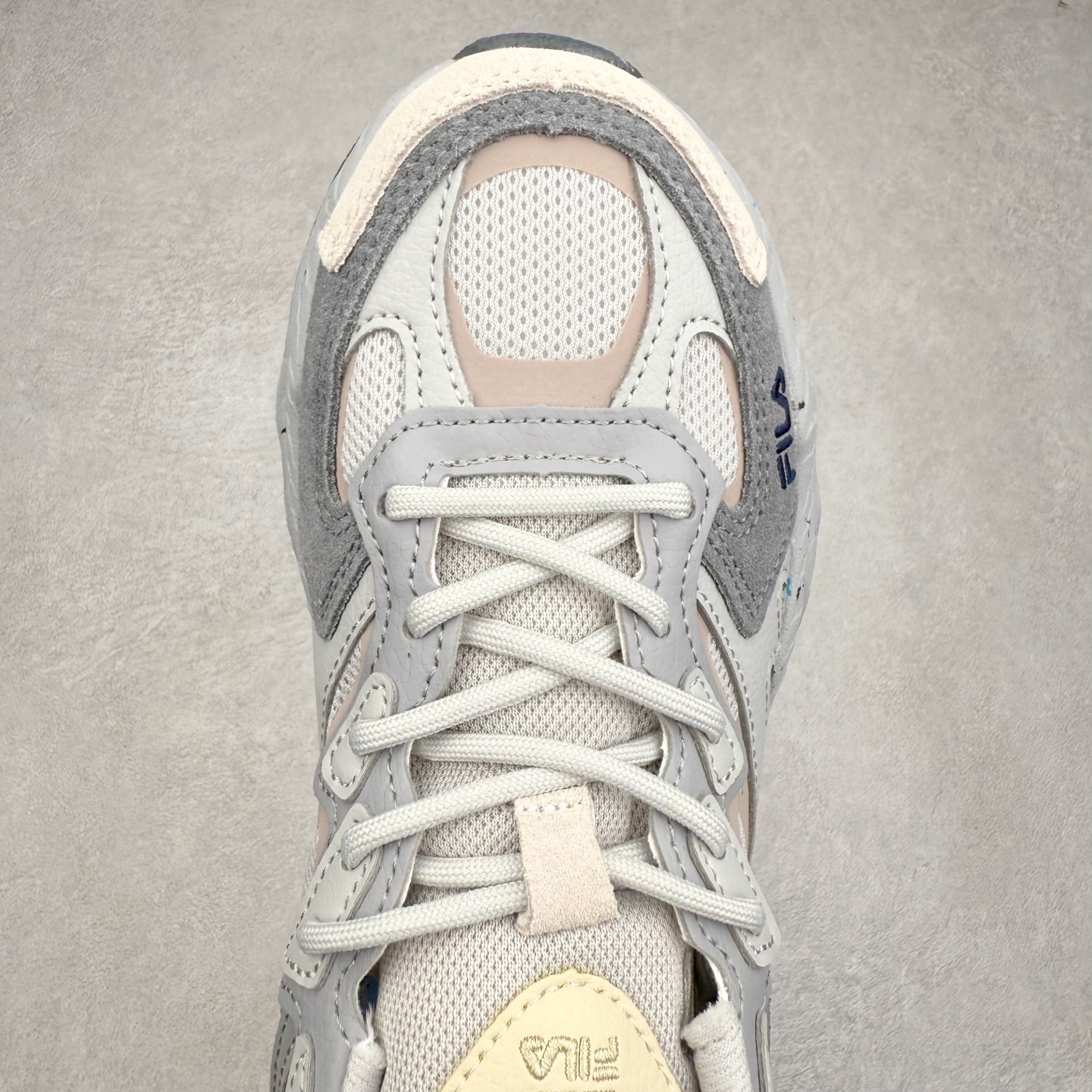 图片[4]-＃DT FILA Fern SO 斐乐摩登系列蕨草鞋运动潮流个性舒适柔软设计感 减震耐磨低帮生活休闲鞋 FUSION 系列传承了 FILA 的百年基因，融入年轻运动及潮流文化，成为引领变革、创新突破的一代。以“1+N” 的跨界合作模式重现经典的同时创造经典。带来最出其不意的跨界合作惊喜。同时，FILAFUSION把FILA 的 DNA 融入到定制体验里，你可以随心制造厲于你的产品。FILA FUSION 的鞋家族涵盖了老爹鞋、跑步鞋、网球鞋、季节款。风格复古新潮，满足了时尚人士出行及各类运动的搭配需求，成为当下年轻人筷拥的鞋类品牌之一。FILA FUSION 走进年轻人的世界，通过年轻人运动，街舞，滑板，篮球，展现 FILA FUSION 的潮流态度和年轻文化。FILA FUSION 认为末来属于引领变革、创新突破的年轻一代，让我们一起构成 FILA 未来的蓝图吧！尺码：35.5 36 36.5 37.5 38 38.5 39 40 40.5 41 42 42.5 43 44 44.5 45-选品中心