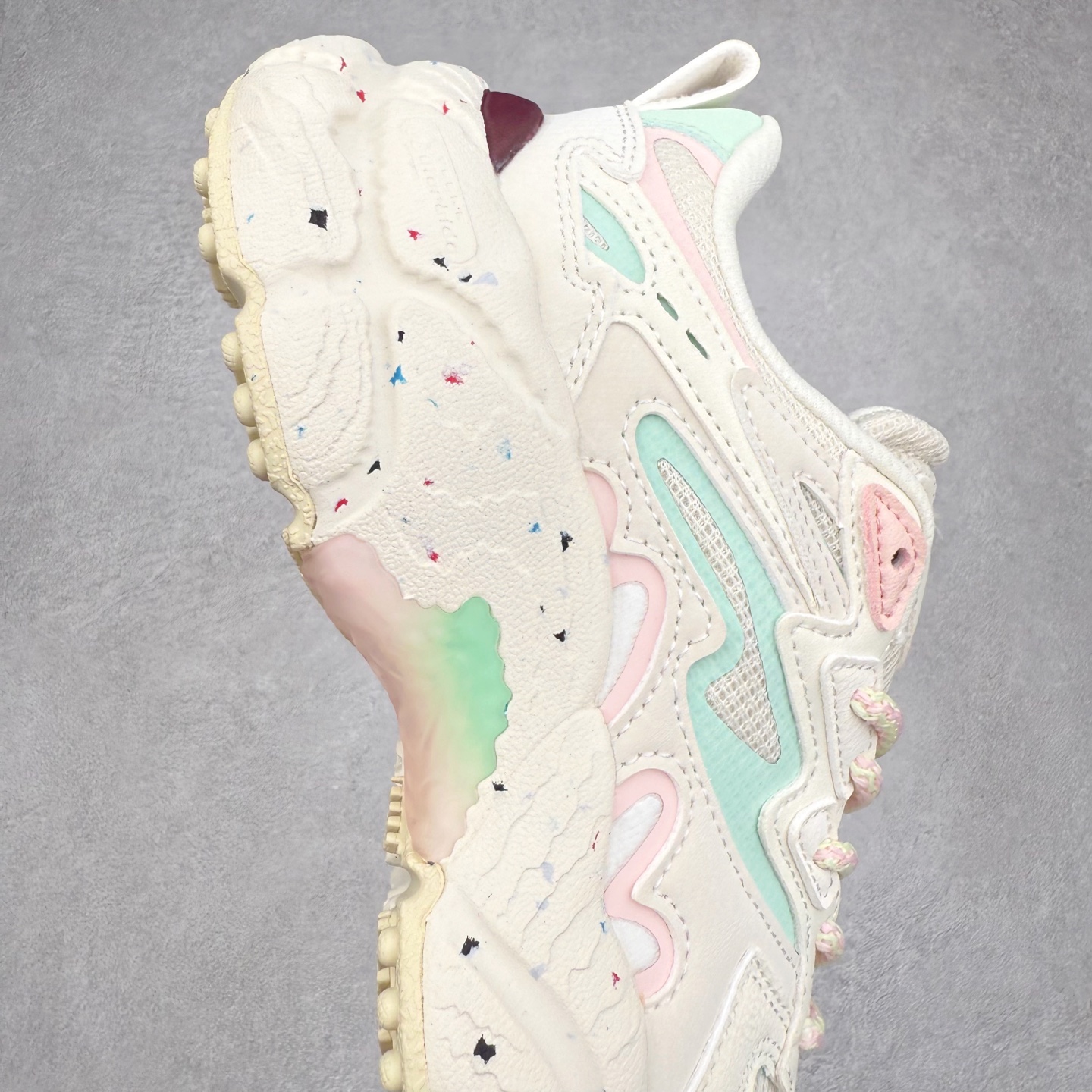 图片[6]-＃DT FILA Fern SO 斐乐摩登系列蕨草鞋运动潮流个性舒适柔软设计感 减震耐磨低帮生活休闲鞋 FUSION 系列传承了 FILA 的百年基因，融入年轻运动及潮流文化，成为引领变革、创新突破的一代。以“1+N” 的跨界合作模式重现经典的同时创造经典。带来最出其不意的跨界合作惊喜。同时，FILAFUSION把FILA 的 DNA 融入到定制体验里，你可以随心制造厲于你的产品。FILA FUSION 的鞋家族涵盖了老爹鞋、跑步鞋、网球鞋、季节款。风格复古新潮，满足了时尚人士出行及各类运动的搭配需求，成为当下年轻人筷拥的鞋类品牌之一。FILA FUSION 走进年轻人的世界，通过年轻人运动，街舞，滑板，篮球，展现 FILA FUSION 的潮流态度和年轻文化。FILA FUSION 认为末来属于引领变革、创新突破的年轻一代，让我们一起构成 FILA 未来的蓝图吧！尺码：35.5 36 36.5 37.5 38 38.5 39 40 40.5 41 42 42.5 43 44 44.5 45-选品中心