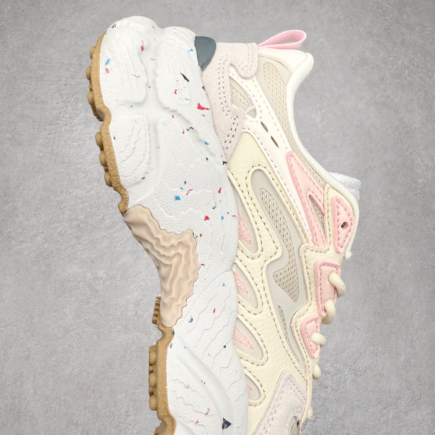 图片[6]-＃DT FILA Fern SO 斐乐摩登系列蕨草鞋运动潮流个性舒适柔软设计感 减震耐磨低帮生活休闲鞋 FUSION 系列传承了 FILA 的百年基因，融入年轻运动及潮流文化，成为引领变革、创新突破的一代。以“1+N” 的跨界合作模式重现经典的同时创造经典。带来最出其不意的跨界合作惊喜。同时，FILAFUSION把FILA 的 DNA 融入到定制体验里，你可以随心制造厲于你的产品。FILA FUSION 的鞋家族涵盖了老爹鞋、跑步鞋、网球鞋、季节款。风格复古新潮，满足了时尚人士出行及各类运动的搭配需求，成为当下年轻人筷拥的鞋类品牌之一。FILA FUSION 走进年轻人的世界，通过年轻人运动，街舞，滑板，篮球，展现 FILA FUSION 的潮流态度和年轻文化。FILA FUSION 认为末来属于引领变革、创新突破的年轻一代，让我们一起构成 FILA 未来的蓝图吧！尺码：35.5 36 36.5 37.5 38 38.5 39 40 40.5 41 42 42.5 43 44 44.5 45-选品中心