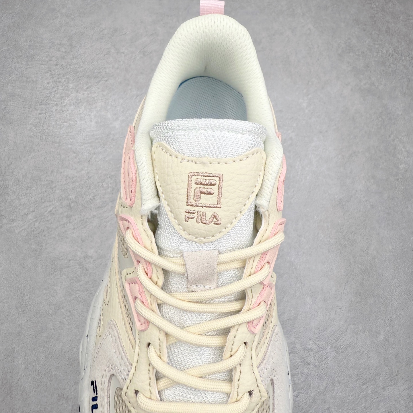 图片[5]-＃DT FILA Fern SO 斐乐摩登系列蕨草鞋运动潮流个性舒适柔软设计感 减震耐磨低帮生活休闲鞋 FUSION 系列传承了 FILA 的百年基因，融入年轻运动及潮流文化，成为引领变革、创新突破的一代。以“1+N” 的跨界合作模式重现经典的同时创造经典。带来最出其不意的跨界合作惊喜。同时，FILAFUSION把FILA 的 DNA 融入到定制体验里，你可以随心制造厲于你的产品。FILA FUSION 的鞋家族涵盖了老爹鞋、跑步鞋、网球鞋、季节款。风格复古新潮，满足了时尚人士出行及各类运动的搭配需求，成为当下年轻人筷拥的鞋类品牌之一。FILA FUSION 走进年轻人的世界，通过年轻人运动，街舞，滑板，篮球，展现 FILA FUSION 的潮流态度和年轻文化。FILA FUSION 认为末来属于引领变革、创新突破的年轻一代，让我们一起构成 FILA 未来的蓝图吧！尺码：35.5 36 36.5 37.5 38 38.5 39 40 40.5 41 42 42.5 43 44 44.5 45-选品中心