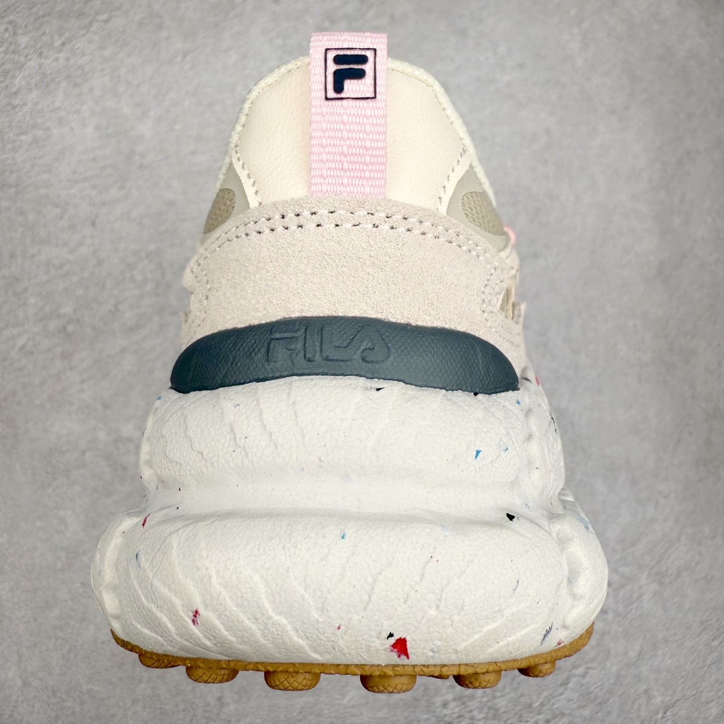 图片[8]-＃DT FILA Fern SO 斐乐摩登系列蕨草鞋运动潮流个性舒适柔软设计感 减震耐磨低帮生活休闲鞋 FUSION 系列传承了 FILA 的百年基因，融入年轻运动及潮流文化，成为引领变革、创新突破的一代。以“1+N” 的跨界合作模式重现经典的同时创造经典。带来最出其不意的跨界合作惊喜。同时，FILAFUSION把FILA 的 DNA 融入到定制体验里，你可以随心制造厲于你的产品。FILA FUSION 的鞋家族涵盖了老爹鞋、跑步鞋、网球鞋、季节款。风格复古新潮，满足了时尚人士出行及各类运动的搭配需求，成为当下年轻人筷拥的鞋类品牌之一。FILA FUSION 走进年轻人的世界，通过年轻人运动，街舞，滑板，篮球，展现 FILA FUSION 的潮流态度和年轻文化。FILA FUSION 认为末来属于引领变革、创新突破的年轻一代，让我们一起构成 FILA 未来的蓝图吧！尺码：35.5 36 36.5 37.5 38 38.5 39 40 40.5 41 42 42.5 43 44 44.5 45-选品中心