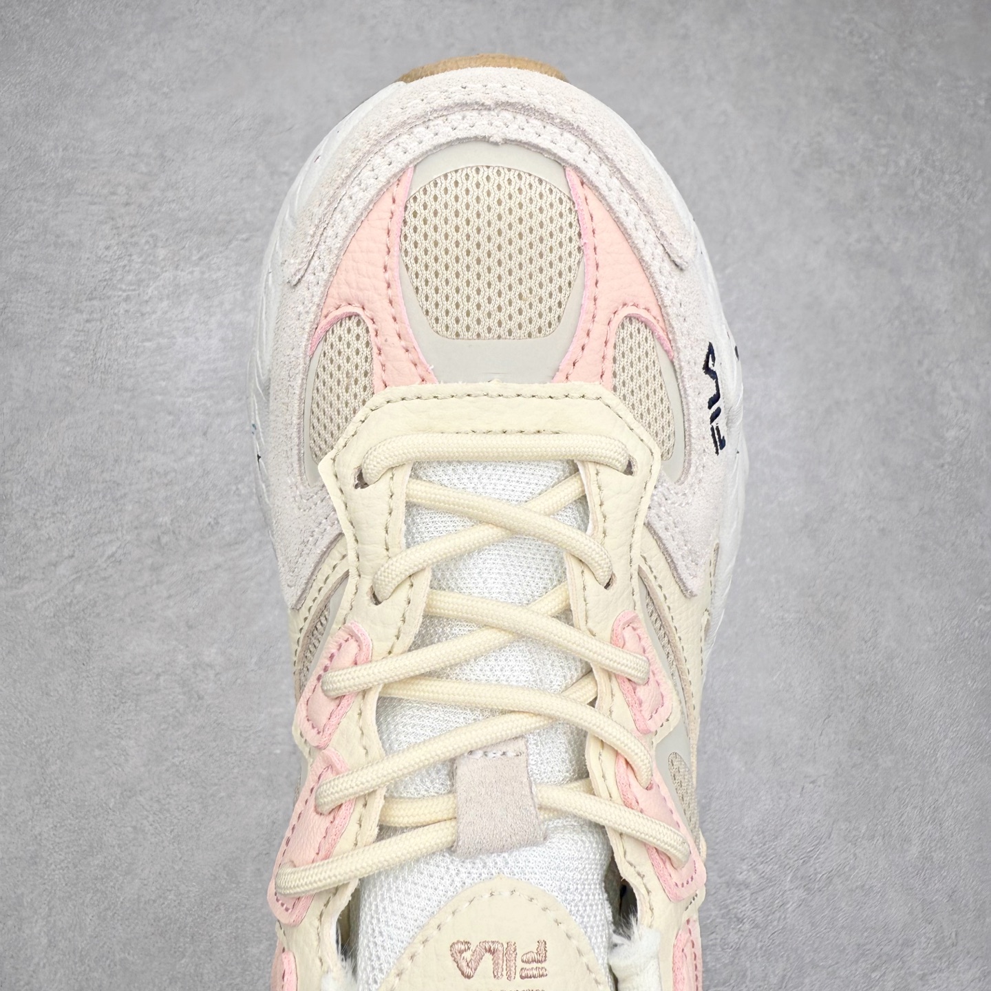 图片[4]-＃DT FILA Fern SO 斐乐摩登系列蕨草鞋运动潮流个性舒适柔软设计感 减震耐磨低帮生活休闲鞋 FUSION 系列传承了 FILA 的百年基因，融入年轻运动及潮流文化，成为引领变革、创新突破的一代。以“1+N” 的跨界合作模式重现经典的同时创造经典。带来最出其不意的跨界合作惊喜。同时，FILAFUSION把FILA 的 DNA 融入到定制体验里，你可以随心制造厲于你的产品。FILA FUSION 的鞋家族涵盖了老爹鞋、跑步鞋、网球鞋、季节款。风格复古新潮，满足了时尚人士出行及各类运动的搭配需求，成为当下年轻人筷拥的鞋类品牌之一。FILA FUSION 走进年轻人的世界，通过年轻人运动，街舞，滑板，篮球，展现 FILA FUSION 的潮流态度和年轻文化。FILA FUSION 认为末来属于引领变革、创新突破的年轻一代，让我们一起构成 FILA 未来的蓝图吧！尺码：35.5 36 36.5 37.5 38 38.5 39 40 40.5 41 42 42.5 43 44 44.5 45-选品中心