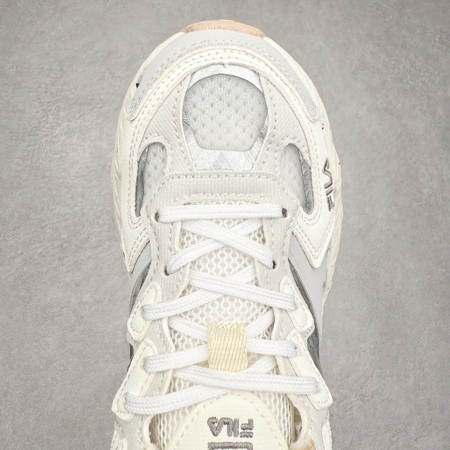 图片[4]-＃DT FILA Fern SO 斐乐摩登系列蕨草鞋运动潮流个性舒适柔软设计感 减震耐磨低帮生活休闲鞋 FUSION 系列传承了 FILA 的百年基因，融入年轻运动及潮流文化，成为引领变革、创新突破的一代。以“1+N” 的跨界合作模式重现经典的同时创造经典。带来最出其不意的跨界合作惊喜。同时，FILAFUSION把FILA 的 DNA 融入到定制体验里，你可以随心制造厲于你的产品。FILA FUSION 的鞋家族涵盖了老爹鞋、跑步鞋、网球鞋、季节款。风格复古新潮，满足了时尚人士出行及各类运动的搭配需求，成为当下年轻人筷拥的鞋类品牌之一。FILA FUSION 走进年轻人的世界，通过年轻人运动，街舞，滑板，篮球，展现 FILA FUSION 的潮流态度和年轻文化。FILA FUSION 认为末来属于引领变革、创新突破的年轻一代，让我们一起构成 FILA 未来的蓝图吧！尺码：35.5 36 36.5 37.5 38 38.5 39 40 40.5 41 42 42.5 43 44 44.5 45-选品中心