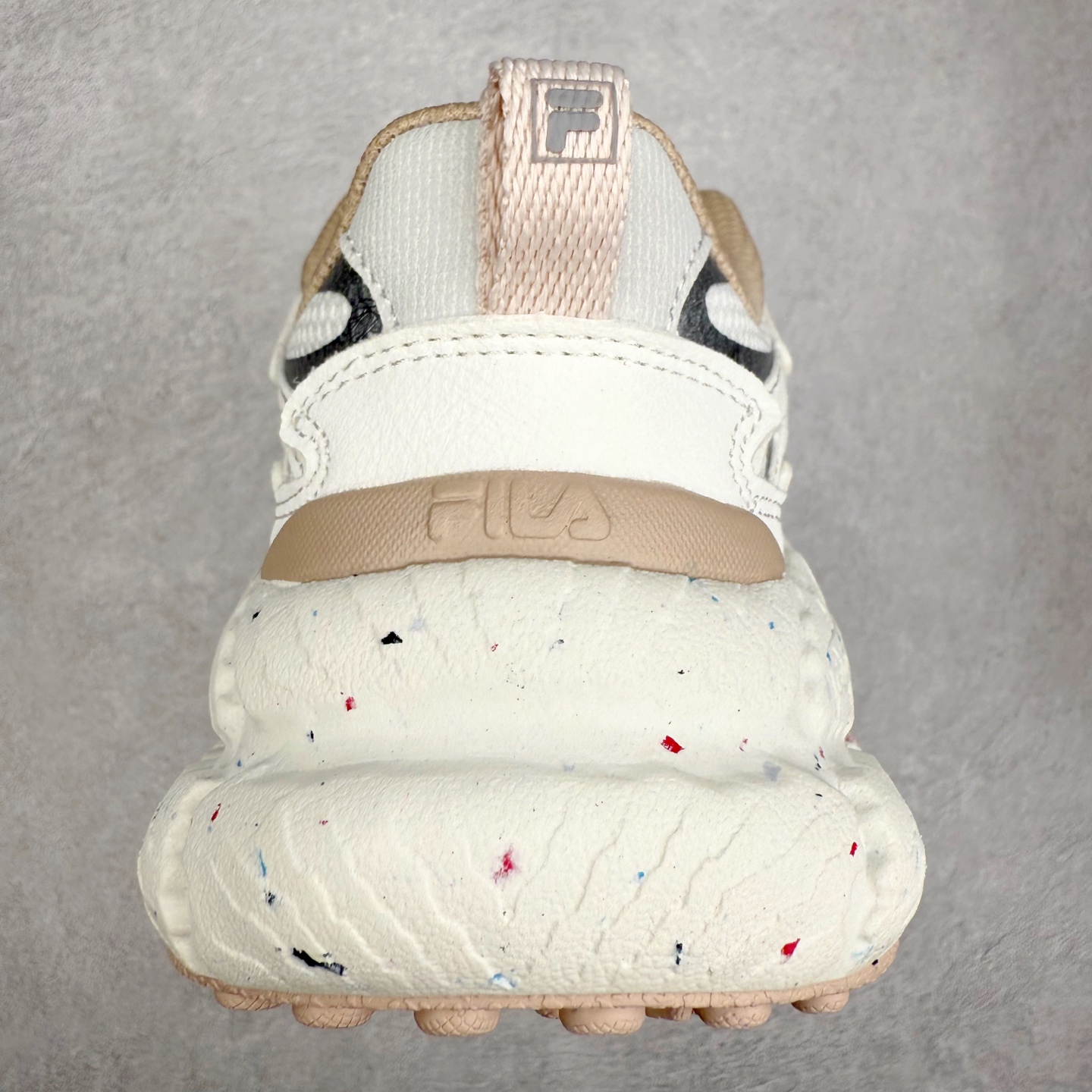 图片[8]-＃DT FILA Fern SO 斐乐摩登系列蕨草鞋运动潮流个性舒适柔软设计感 减震耐磨低帮生活休闲鞋 FUSION 系列传承了 FILA 的百年基因，融入年轻运动及潮流文化，成为引领变革、创新突破的一代。以“1+N” 的跨界合作模式重现经典的同时创造经典。带来最出其不意的跨界合作惊喜。同时，FILAFUSION把FILA 的 DNA 融入到定制体验里，你可以随心制造厲于你的产品。FILA FUSION 的鞋家族涵盖了老爹鞋、跑步鞋、网球鞋、季节款。风格复古新潮，满足了时尚人士出行及各类运动的搭配需求，成为当下年轻人筷拥的鞋类品牌之一。FILA FUSION 走进年轻人的世界，通过年轻人运动，街舞，滑板，篮球，展现 FILA FUSION 的潮流态度和年轻文化。FILA FUSION 认为末来属于引领变革、创新突破的年轻一代，让我们一起构成 FILA 未来的蓝图吧！尺码：35.5 36 36.5 37.5 38 38.5 39 40 40.5 41 42 42.5 43 44 44.5 45-选品中心