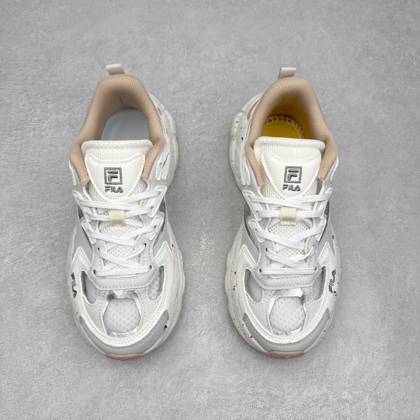 图片[2]-＃DT FILA Fern SO 斐乐摩登系列蕨草鞋运动潮流个性舒适柔软设计感 减震耐磨低帮生活休闲鞋 FUSION 系列传承了 FILA 的百年基因，融入年轻运动及潮流文化，成为引领变革、创新突破的一代。以“1+N” 的跨界合作模式重现经典的同时创造经典。带来最出其不意的跨界合作惊喜。同时，FILAFUSION把FILA 的 DNA 融入到定制体验里，你可以随心制造厲于你的产品。FILA FUSION 的鞋家族涵盖了老爹鞋、跑步鞋、网球鞋、季节款。风格复古新潮，满足了时尚人士出行及各类运动的搭配需求，成为当下年轻人筷拥的鞋类品牌之一。FILA FUSION 走进年轻人的世界，通过年轻人运动，街舞，滑板，篮球，展现 FILA FUSION 的潮流态度和年轻文化。FILA FUSION 认为末来属于引领变革、创新突破的年轻一代，让我们一起构成 FILA 未来的蓝图吧！尺码：35.5 36 36.5 37.5 38 38.5 39 40 40.5 41 42 42.5 43 44 44.5 45-选品中心