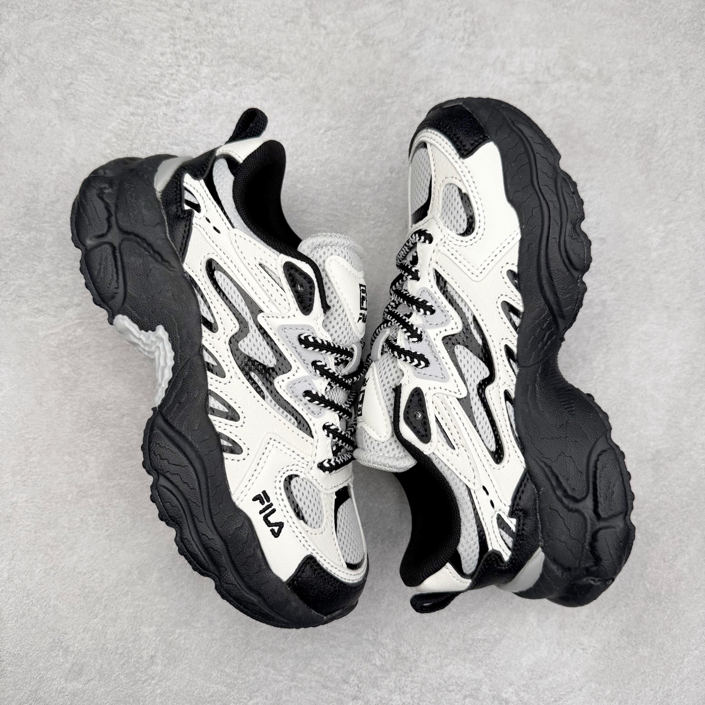 图片[3]-＃DT FILA Fern SO 斐乐摩登系列蕨草鞋运动潮流个性舒适柔软设计感 减震耐磨低帮生活休闲鞋 FUSION 系列传承了 FILA 的百年基因，融入年轻运动及潮流文化，成为引领变革、创新突破的一代。以“1+N” 的跨界合作模式重现经典的同时创造经典。带来最出其不意的跨界合作惊喜。同时，FILAFUSION把FILA 的 DNA 融入到定制体验里，你可以随心制造厲于你的产品。FILA FUSION 的鞋家族涵盖了老爹鞋、跑步鞋、网球鞋、季节款。风格复古新潮，满足了时尚人士出行及各类运动的搭配需求，成为当下年轻人筷拥的鞋类品牌之一。FILA FUSION 走进年轻人的世界，通过年轻人运动，街舞，滑板，篮球，展现 FILA FUSION 的潮流态度和年轻文化。FILA FUSION 认为末来属于引领变革、创新突破的年轻一代，让我们一起构成 FILA 未来的蓝图吧！尺码：35.5 36 36.5 37.5 38 38.5 39 40 40.5 41 42 42.5 43 44 44.5 45-选品中心