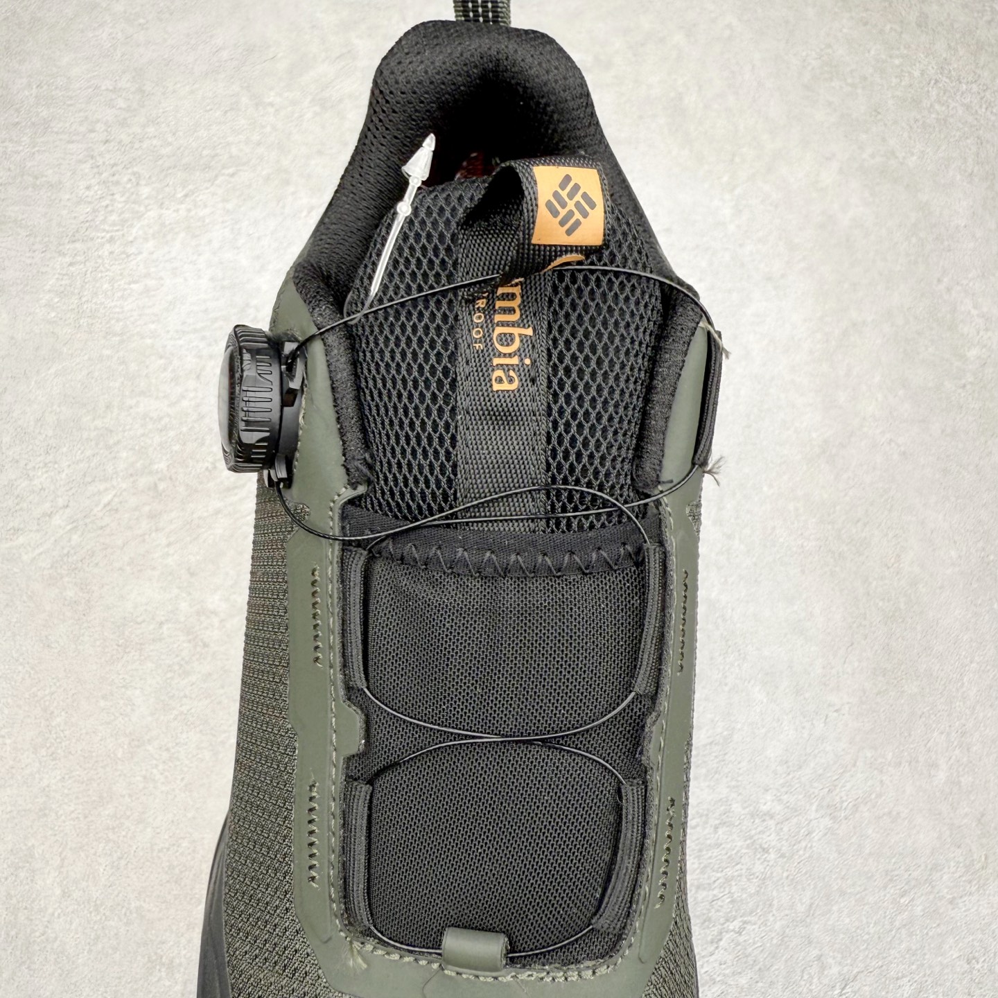 图片[5]-Columbia哥伦比亚男士徒步越野机能跑鞋 鞋面主体部分采用网状薄翼材质中底是大坡王最具特色的山形结构 鞋带采用 旋钮快速穿脱系统 全系列延续 山棱线工业设计设计，鞋面采用OUTDRY™立体轻盈科技鞋面，保持优越性能，透气干爽，从容应对野外多变状况；鞋底使用鞋底采用Vibram Megagrip 大底，抓地耐磨，三角多向奇钉设计易于鞋底异物排出，助你轻松掌控各种野外地形；而FluidFrame™中底稳定系统搭载TECHLITE+™升级轻盈缓震技术，轻软回弹，轻松跨越障碍。 尺码：40-45-选品中心