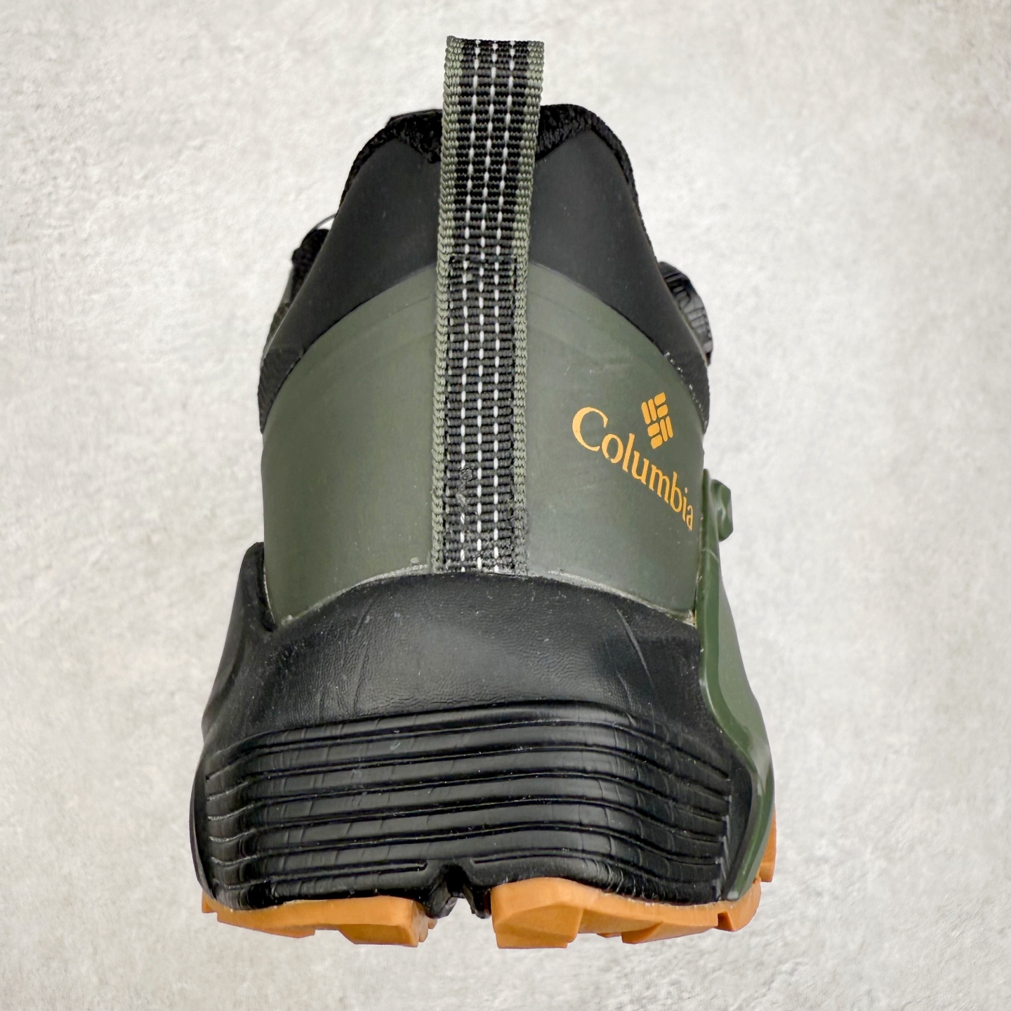 图片[8]-Columbia哥伦比亚男士徒步越野机能跑鞋 鞋面主体部分采用网状薄翼材质中底是大坡王最具特色的山形结构 鞋带采用 旋钮快速穿脱系统 全系列延续 山棱线工业设计设计，鞋面采用OUTDRY™立体轻盈科技鞋面，保持优越性能，透气干爽，从容应对野外多变状况；鞋底使用鞋底采用Vibram Megagrip 大底，抓地耐磨，三角多向奇钉设计易于鞋底异物排出，助你轻松掌控各种野外地形；而FluidFrame™中底稳定系统搭载TECHLITE+™升级轻盈缓震技术，轻软回弹，轻松跨越障碍。 尺码：40-45-选品中心