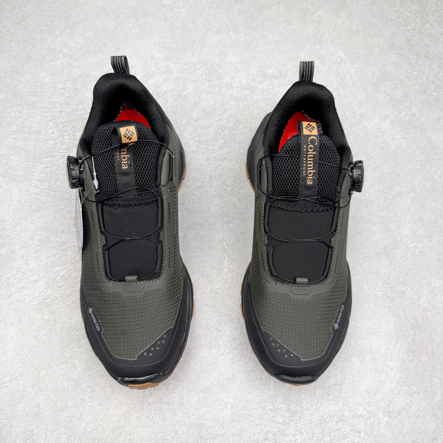 图片[2]-Columbia哥伦比亚男士徒步越野机能跑鞋 鞋面主体部分采用网状薄翼材质中底是大坡王最具特色的山形结构 鞋带采用 旋钮快速穿脱系统 全系列延续 山棱线工业设计设计，鞋面采用OUTDRY™立体轻盈科技鞋面，保持优越性能，透气干爽，从容应对野外多变状况；鞋底使用鞋底采用Vibram Megagrip 大底，抓地耐磨，三角多向奇钉设计易于鞋底异物排出，助你轻松掌控各种野外地形；而FluidFrame™中底稳定系统搭载TECHLITE+™升级轻盈缓震技术，轻软回弹，轻松跨越障碍。 尺码：40-45-选品中心