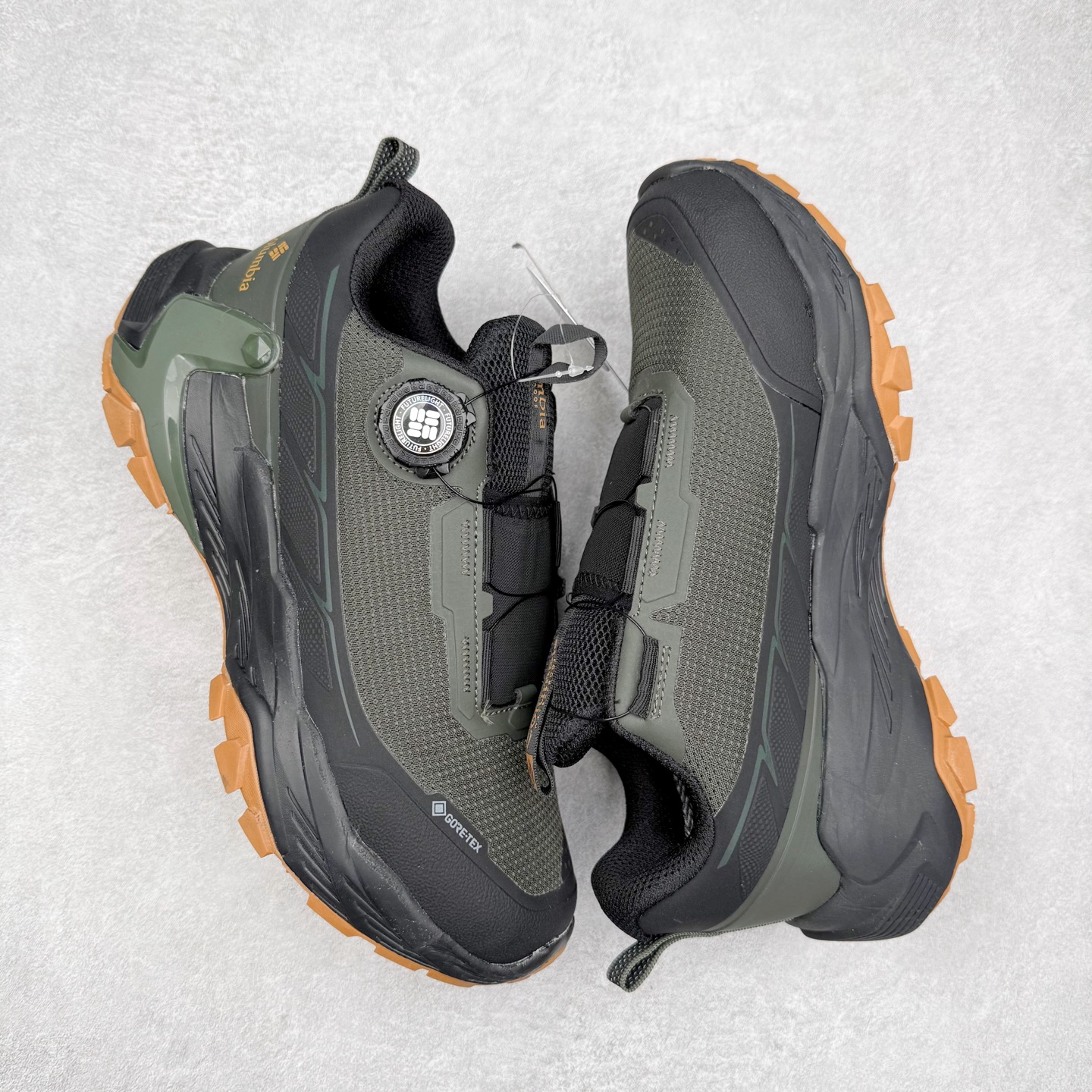 图片[3]-Columbia哥伦比亚男士徒步越野机能跑鞋 鞋面主体部分采用网状薄翼材质中底是大坡王最具特色的山形结构 鞋带采用 旋钮快速穿脱系统 全系列延续 山棱线工业设计设计，鞋面采用OUTDRY™立体轻盈科技鞋面，保持优越性能，透气干爽，从容应对野外多变状况；鞋底使用鞋底采用Vibram Megagrip 大底，抓地耐磨，三角多向奇钉设计易于鞋底异物排出，助你轻松掌控各种野外地形；而FluidFrame™中底稳定系统搭载TECHLITE+™升级轻盈缓震技术，轻软回弹，轻松跨越障碍。 尺码：40-45-选品中心