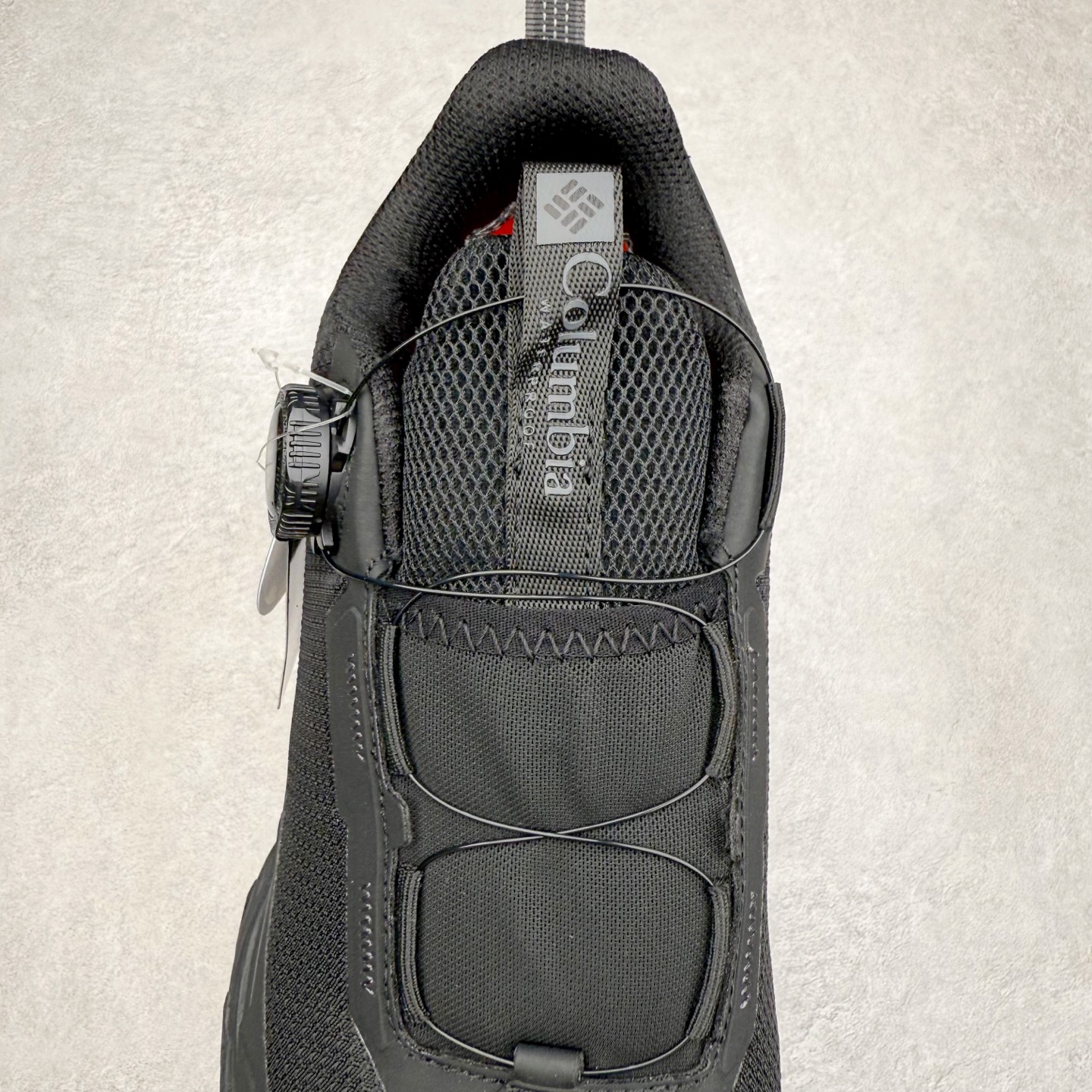 图片[5]-Columbia哥伦比亚男士徒步越野机能跑鞋 鞋面主体部分采用网状薄翼材质中底是大坡王最具特色的山形结构 鞋带采用 旋钮快速穿脱系统 全系列延续 山棱线工业设计设计，鞋面采用OUTDRY™立体轻盈科技鞋面，保持优越性能，透气干爽，从容应对野外多变状况；鞋底使用鞋底采用Vibram Megagrip 大底，抓地耐磨，三角多向奇钉设计易于鞋底异物排出，助你轻松掌控各种野外地形；而FluidFrame™中底稳定系统搭载TECHLITE+™升级轻盈缓震技术，轻软回弹，轻松跨越障碍。 尺码：40-45-选品中心