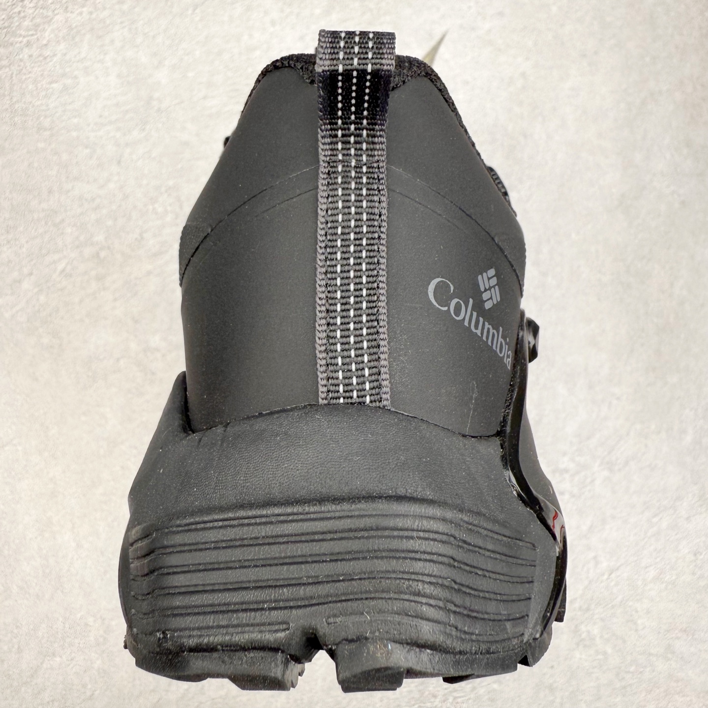 图片[8]-Columbia哥伦比亚男士徒步越野机能跑鞋 鞋面主体部分采用网状薄翼材质中底是大坡王最具特色的山形结构 鞋带采用 旋钮快速穿脱系统 全系列延续 山棱线工业设计设计，鞋面采用OUTDRY™立体轻盈科技鞋面，保持优越性能，透气干爽，从容应对野外多变状况；鞋底使用鞋底采用Vibram Megagrip 大底，抓地耐磨，三角多向奇钉设计易于鞋底异物排出，助你轻松掌控各种野外地形；而FluidFrame™中底稳定系统搭载TECHLITE+™升级轻盈缓震技术，轻软回弹，轻松跨越障碍。 尺码：40-45-选品中心