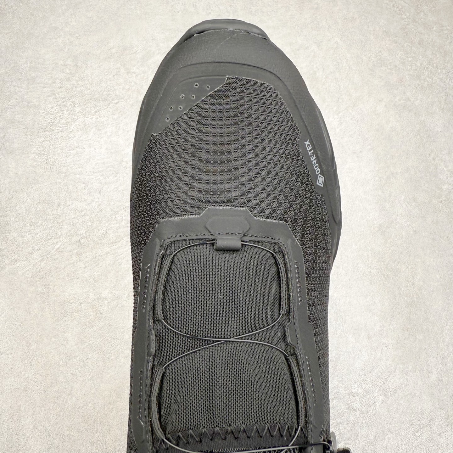 图片[4]-Columbia哥伦比亚男士徒步越野机能跑鞋 鞋面主体部分采用网状薄翼材质中底是大坡王最具特色的山形结构 鞋带采用 旋钮快速穿脱系统 全系列延续 山棱线工业设计设计，鞋面采用OUTDRY™立体轻盈科技鞋面，保持优越性能，透气干爽，从容应对野外多变状况；鞋底使用鞋底采用Vibram Megagrip 大底，抓地耐磨，三角多向奇钉设计易于鞋底异物排出，助你轻松掌控各种野外地形；而FluidFrame™中底稳定系统搭载TECHLITE+™升级轻盈缓震技术，轻软回弹，轻松跨越障碍。 尺码：40-45-选品中心