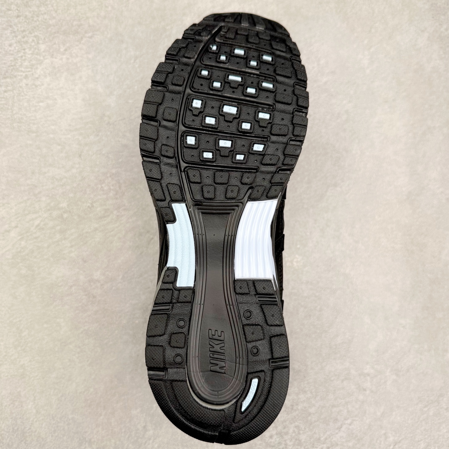 图片[9]-NK P-6000 系列低帮复古老爹风休闲运动舒适慢跑鞋 IF6199-003 购入原鞋原装纸板楦头开发 独家私模四层组合大底 市场唯一正确版本 良心定价 新配色陆续出货 进口三文治网面 融合 Pegasus 过往运动鞋设计 助力 21 世纪早期跑步运动跃升时尚新高度 采用透气网眼布、运动风格线条和耐穿覆面 兼具吸睛外观和舒适感受 中底泡绵以田径赛道为灵感 打造厚实设计 缔造出众缓震性能 尺码：36 36.5 37.5 38 38.5 39 40 40.5 41 42 42.5 43 44 44.5 45-选品中心