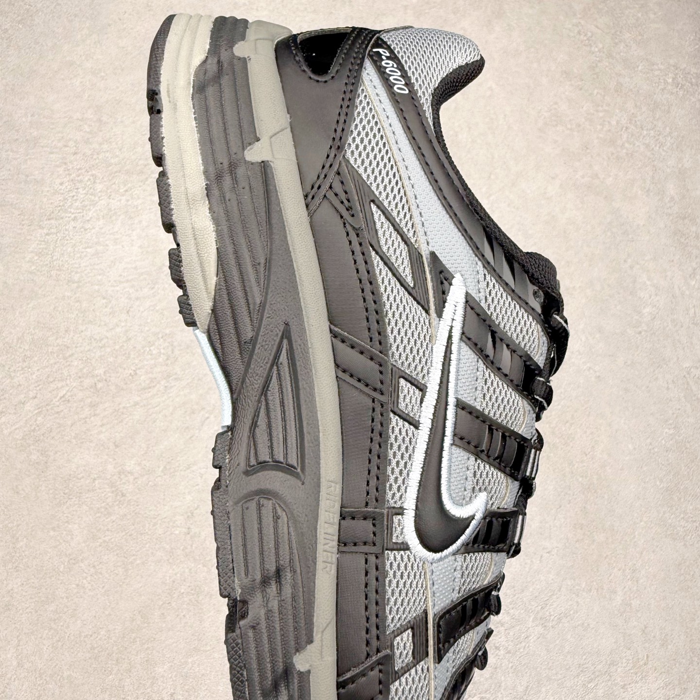 图片[6]-NK P-6000 系列低帮复古老爹风休闲运动舒适慢跑鞋 IF6199-003 购入原鞋原装纸板楦头开发 独家私模四层组合大底 市场唯一正确版本 良心定价 新配色陆续出货 进口三文治网面 融合 Pegasus 过往运动鞋设计 助力 21 世纪早期跑步运动跃升时尚新高度 采用透气网眼布、运动风格线条和耐穿覆面 兼具吸睛外观和舒适感受 中底泡绵以田径赛道为灵感 打造厚实设计 缔造出众缓震性能 尺码：36 36.5 37.5 38 38.5 39 40 40.5 41 42 42.5 43 44 44.5 45-选品中心