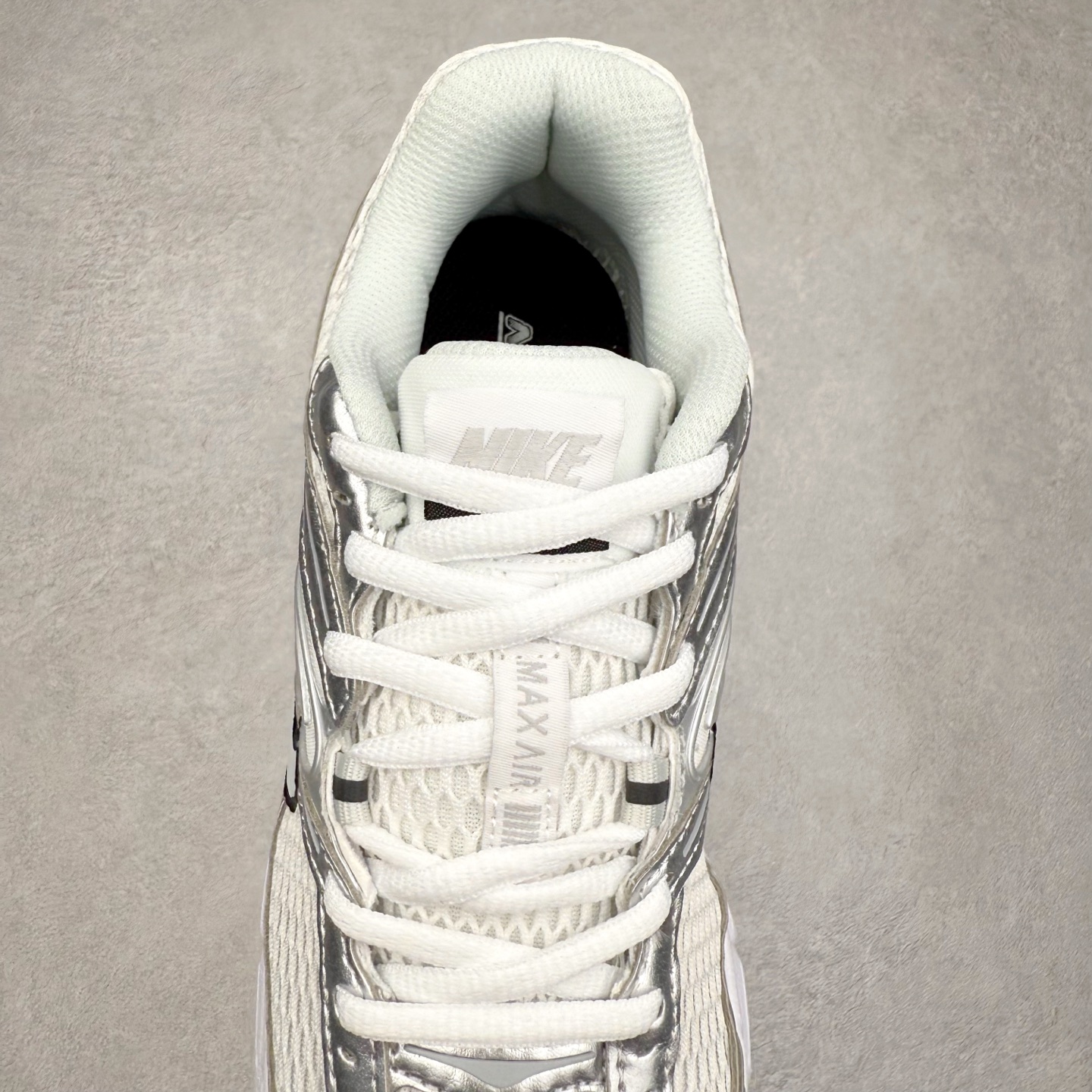 图片[5]-NK Air Max Moto 2K 舒适百搭耐磨 低帮跑步鞋 HQ2056-103 实拍调校N版已经零色差零失真 百分百还原实物色彩所见即所得 不存在货不对板色差等低级问题 选购参考实物拍摄 不混卖不参货 只用心做好货严格选品 承诺混一赔十 尺码：36 36.5 37.5 38 38.5 39 40 40.5 41 42 42.5 43 44 44.5 45-选品中心