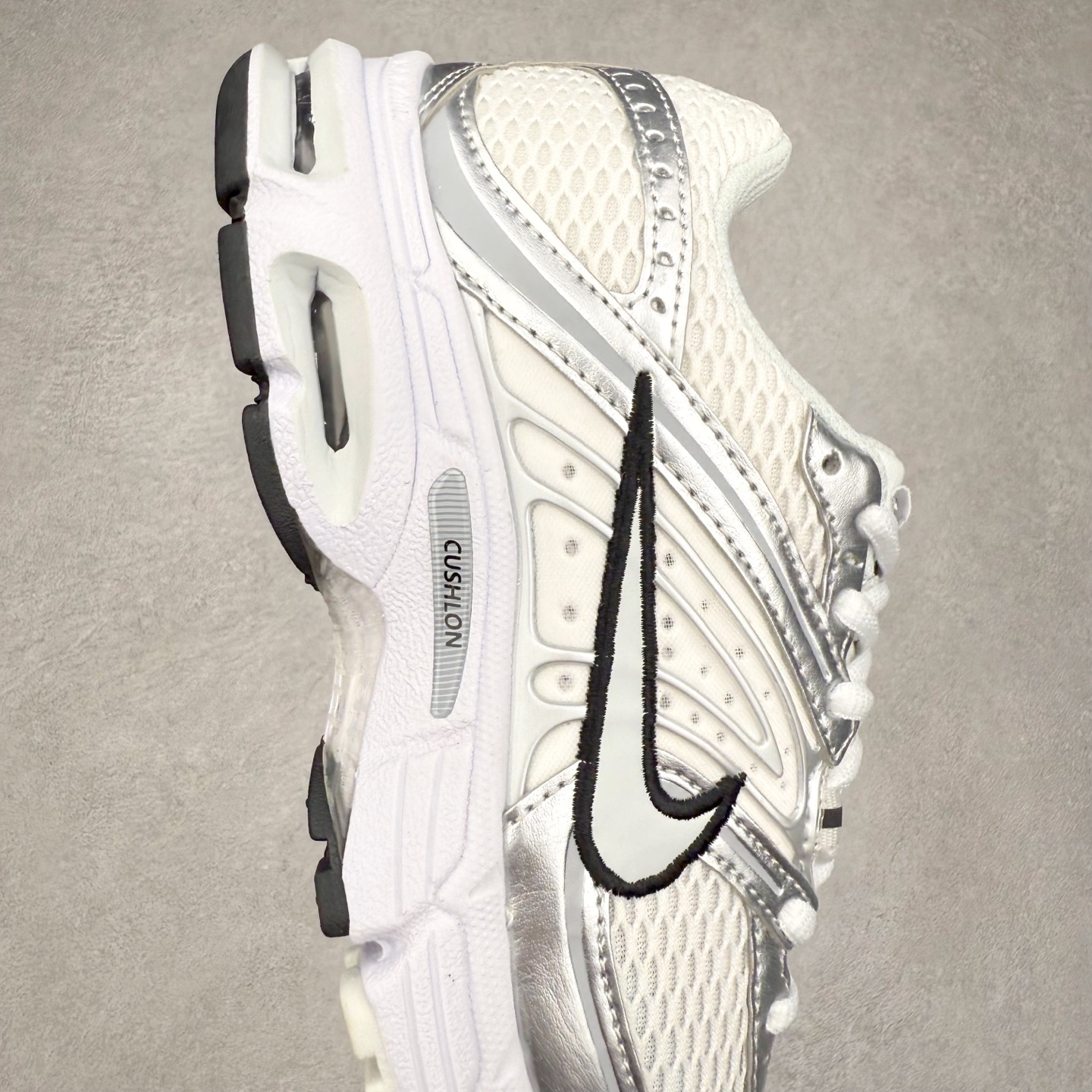 图片[6]-NK Air Max Moto 2K 舒适百搭耐磨 低帮跑步鞋 HQ2056-103 实拍调校N版已经零色差零失真 百分百还原实物色彩所见即所得 不存在货不对板色差等低级问题 选购参考实物拍摄 不混卖不参货 只用心做好货严格选品 承诺混一赔十 尺码：36 36.5 37.5 38 38.5 39 40 40.5 41 42 42.5 43 44 44.5 45-选品中心