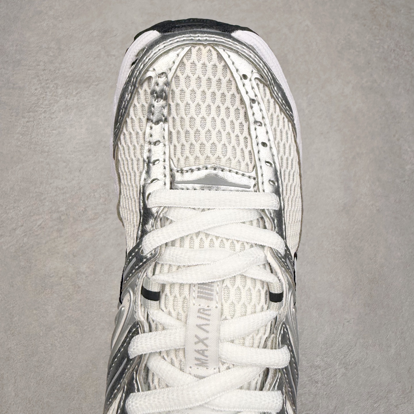 图片[4]-NK Air Max Moto 2K 舒适百搭耐磨 低帮跑步鞋 HQ2056-103 实拍调校N版已经零色差零失真 百分百还原实物色彩所见即所得 不存在货不对板色差等低级问题 选购参考实物拍摄 不混卖不参货 只用心做好货严格选品 承诺混一赔十 尺码：36 36.5 37.5 38 38.5 39 40 40.5 41 42 42.5 43 44 44.5 45-选品中心