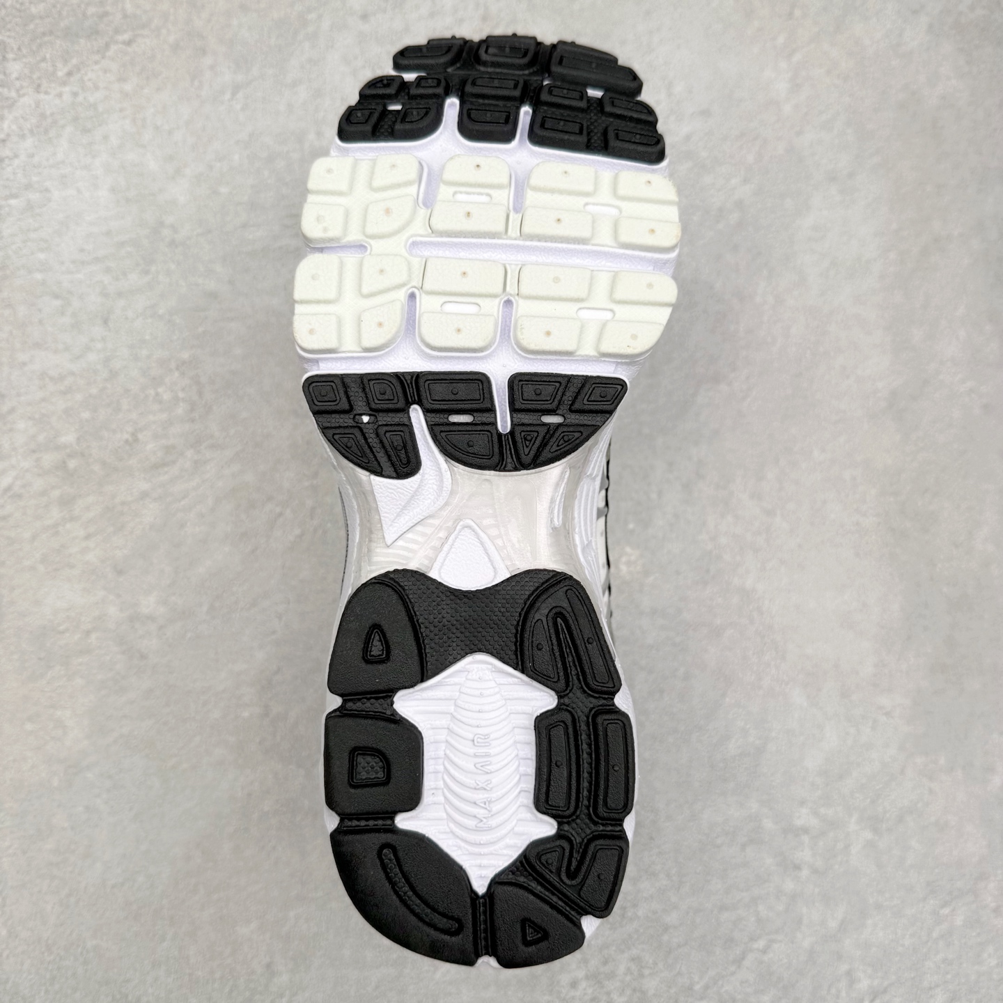 图片[9]-NK Air Max Moto 2K 舒适百搭耐磨 低帮跑步鞋 HQ2056-103 实拍调校N版已经零色差零失真 百分百还原实物色彩所见即所得 不存在货不对板色差等低级问题 选购参考实物拍摄 不混卖不参货 只用心做好货严格选品 承诺混一赔十 尺码：36 36.5 37.5 38 38.5 39 40 40.5 41 42 42.5 43 44 44.5 45-选品中心