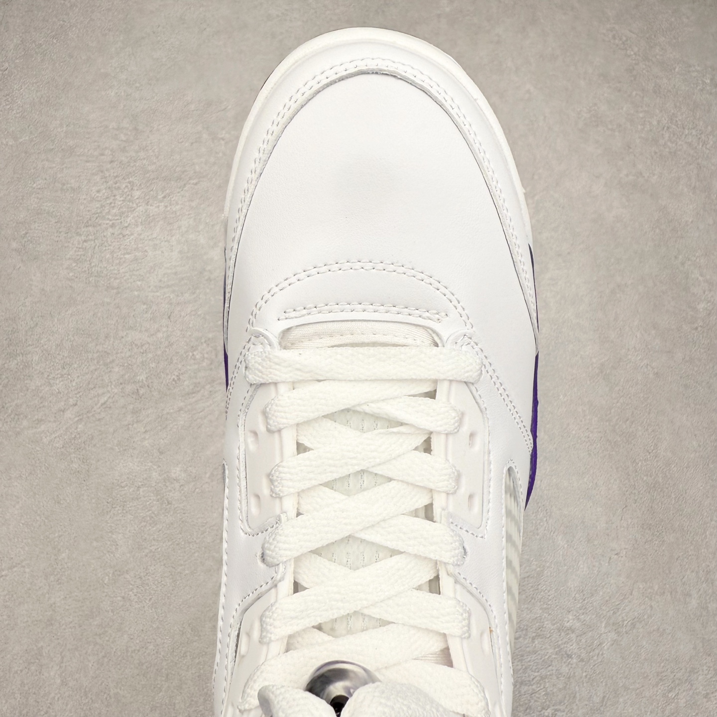 图片[4]-＃外贸版 Air Jordan AJ5 Retro 白紫 HQ7979-100 原纸板楦头开发 进口头层皮料 完美鞋型匹配公司货 正确鞋舌立体高频 最新原厂底模 大底卡色咬花完美 鞋柜必备鞋款 终端现货供应 尺码：36 36.5 37.5 38 38.5 39 40 40.5 41 42 42.5 43 44 44.5 45 46 47.5-选品中心