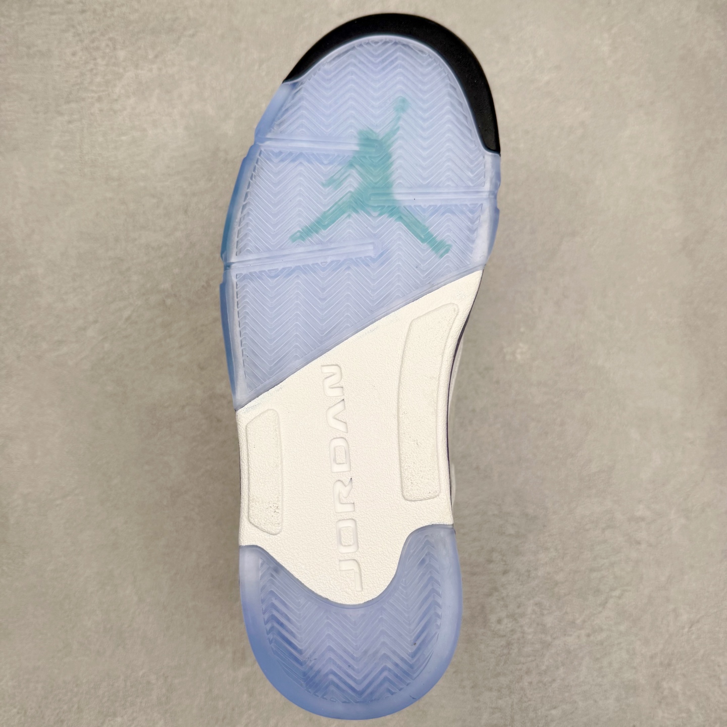 图片[9]-＃外贸版 Air Jordan AJ5 Retro 白紫 HQ7979-100 原纸板楦头开发 进口头层皮料 完美鞋型匹配公司货 正确鞋舌立体高频 最新原厂底模 大底卡色咬花完美 鞋柜必备鞋款 终端现货供应 尺码：36 36.5 37.5 38 38.5 39 40 40.5 41 42 42.5 43 44 44.5 45 46 47.5-选品中心